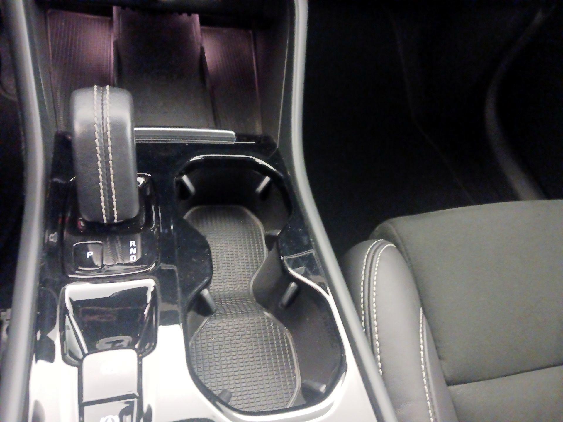 Thumbnail: 2021 Volvo XC40 - 17