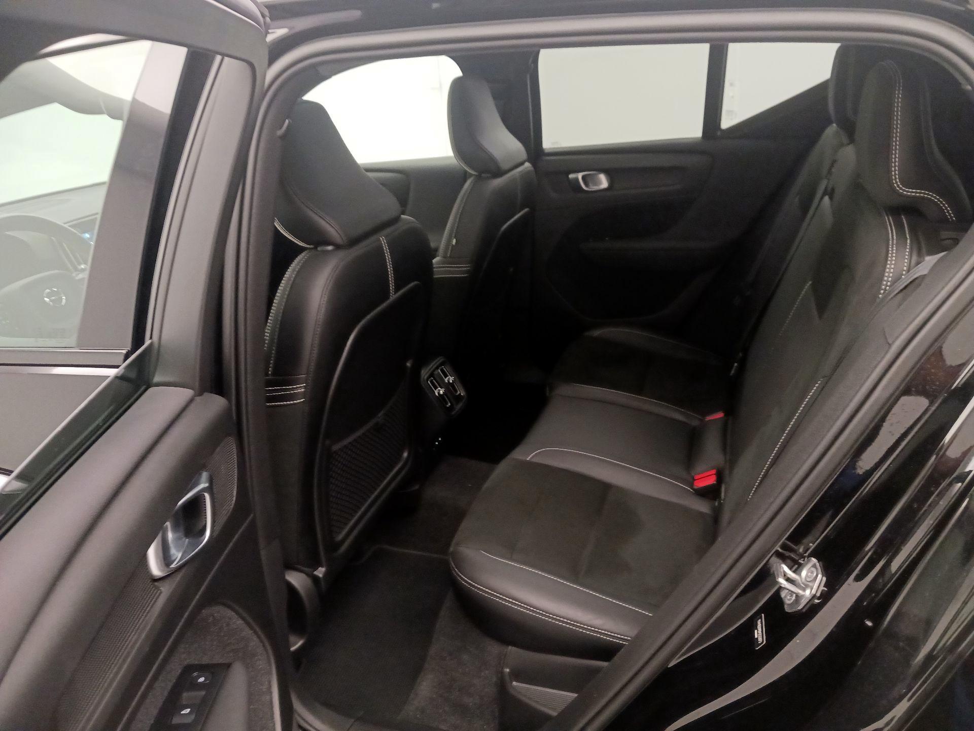 Thumbnail: 2021 Volvo XC40 - 20