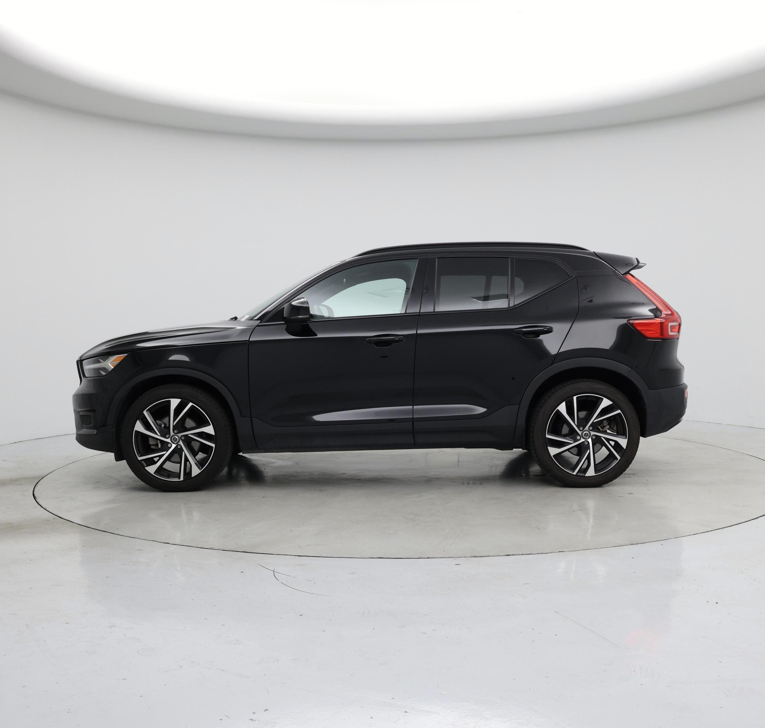 Thumbnail: 2021 Volvo XC40 - 3