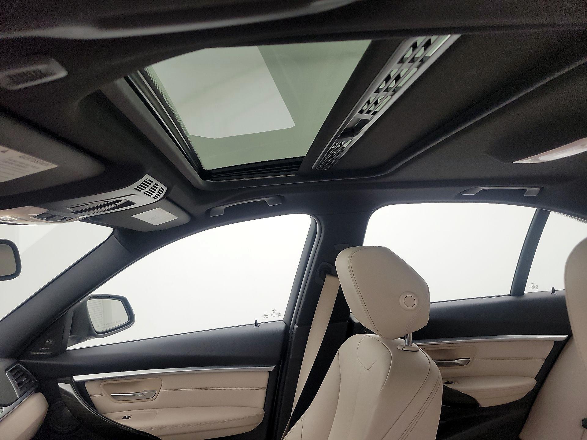 Thumbnail: 2016 BMW 3 Series - 18