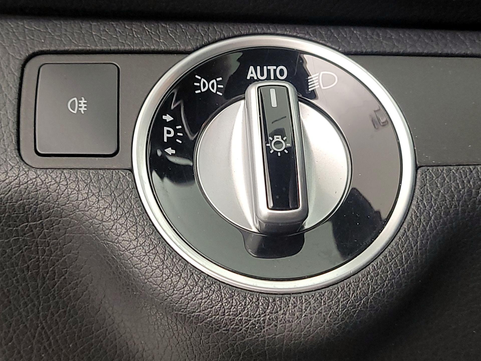 Thumbnail: 2015 Mercedes-Benz C-Class - 13