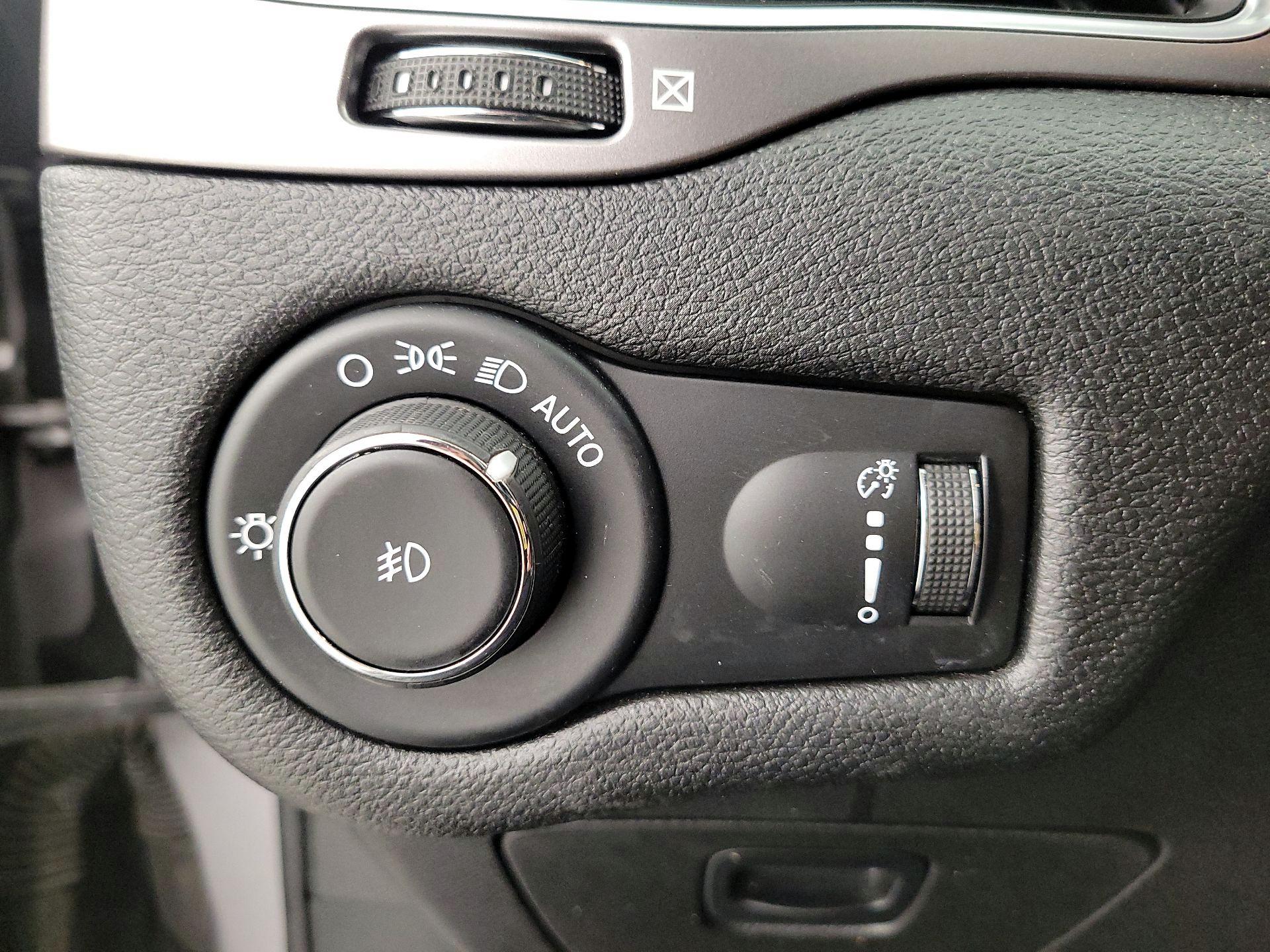 Thumbnail: 2019 Jeep Cherokee - 13