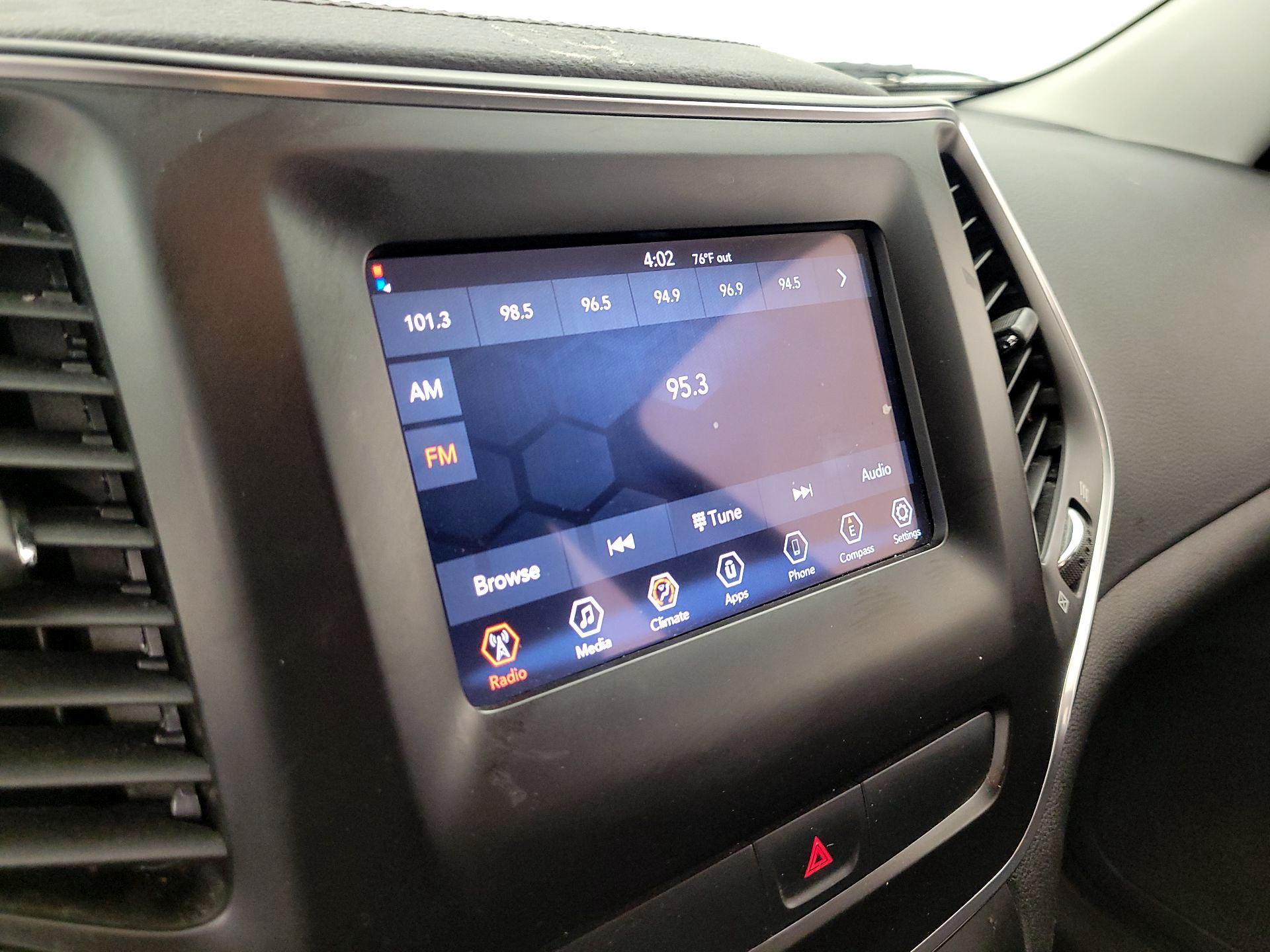 Thumbnail: 2019 Jeep Cherokee - 15