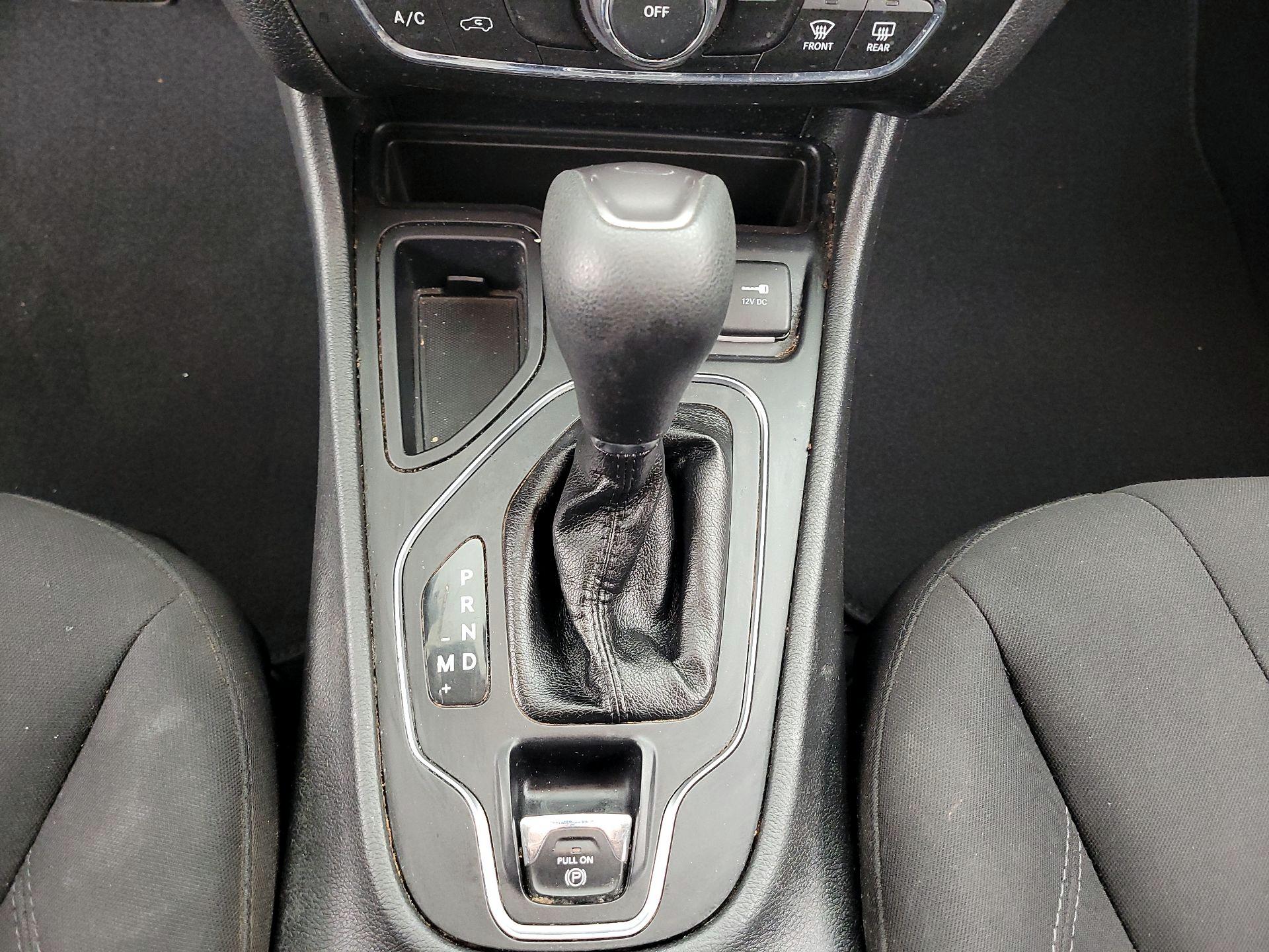 Thumbnail: 2019 Jeep Cherokee - 17