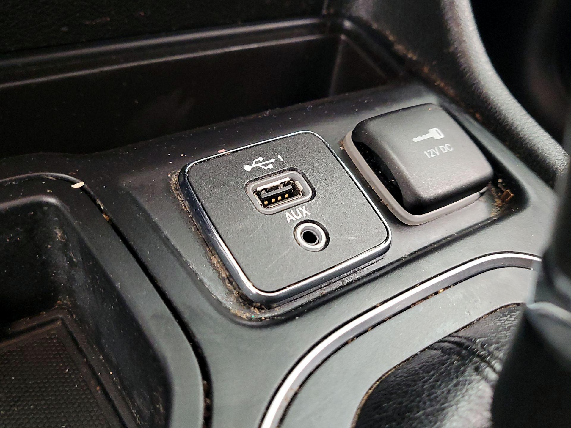 Thumbnail: 2019 Jeep Cherokee - 18