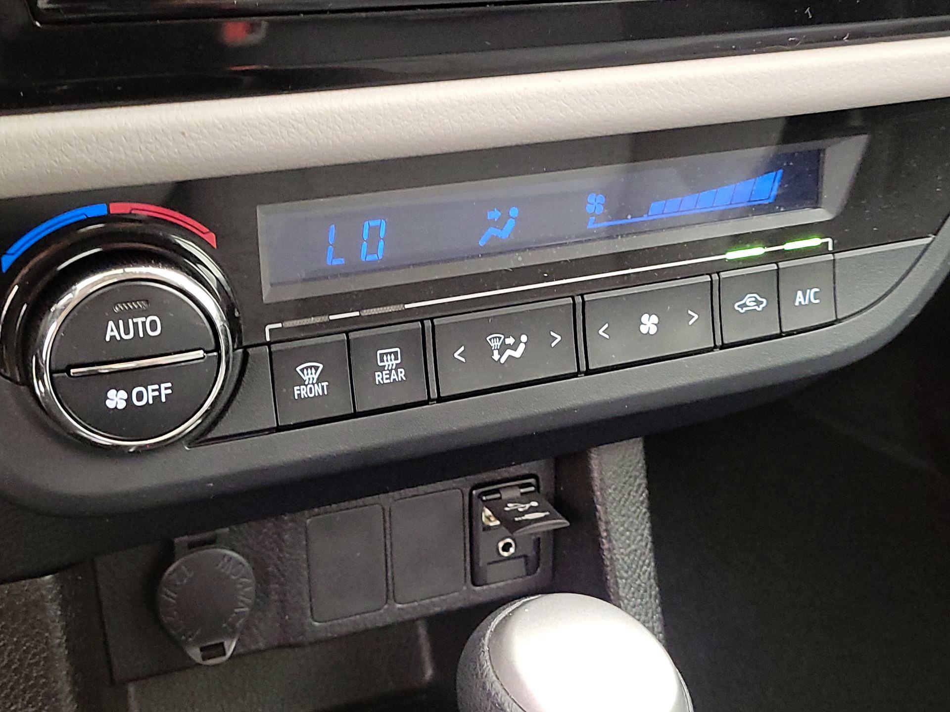 Thumbnail: 2016 Toyota Corolla - 16