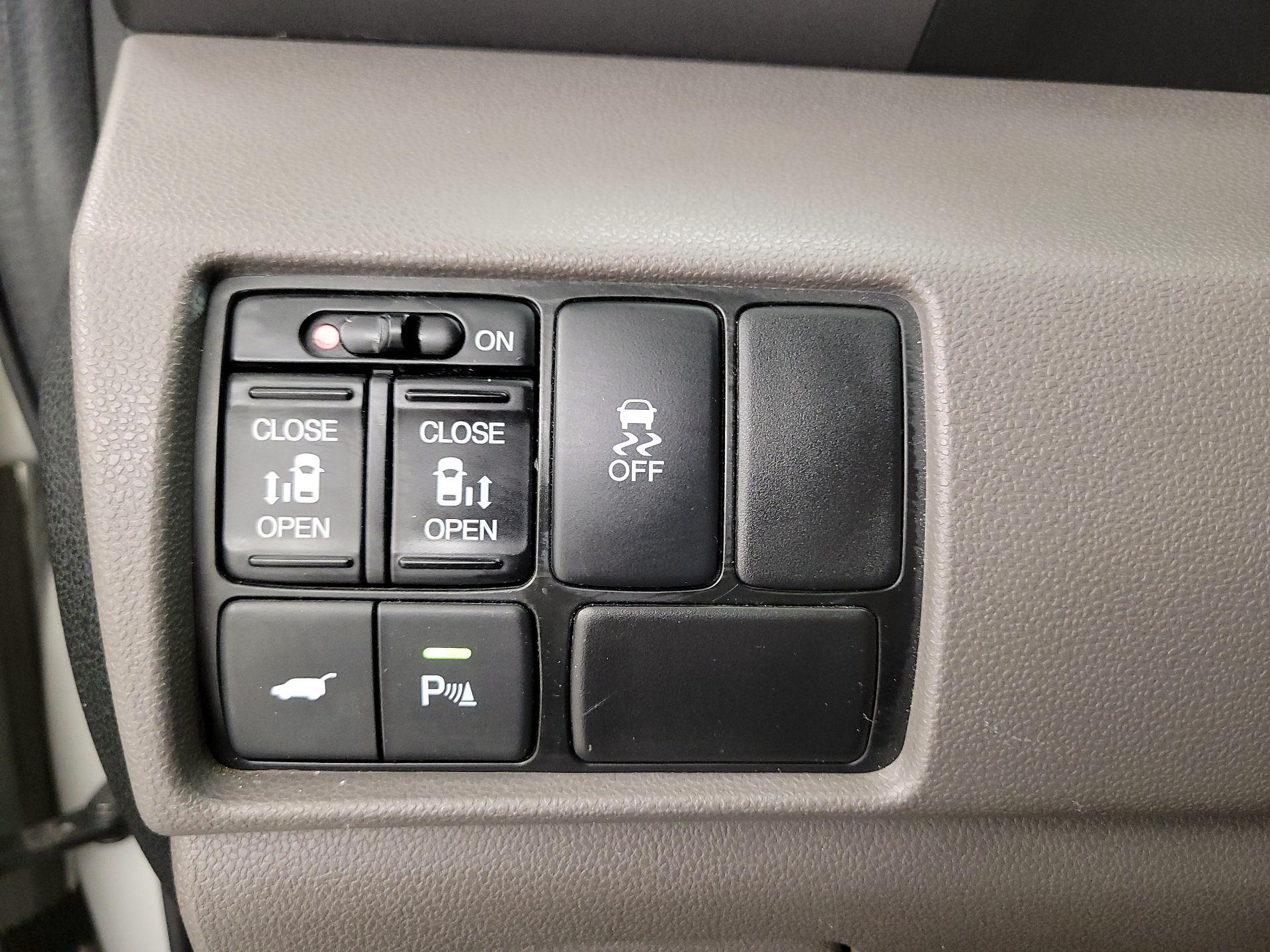 Thumbnail: 2013 Honda Odyssey - 13