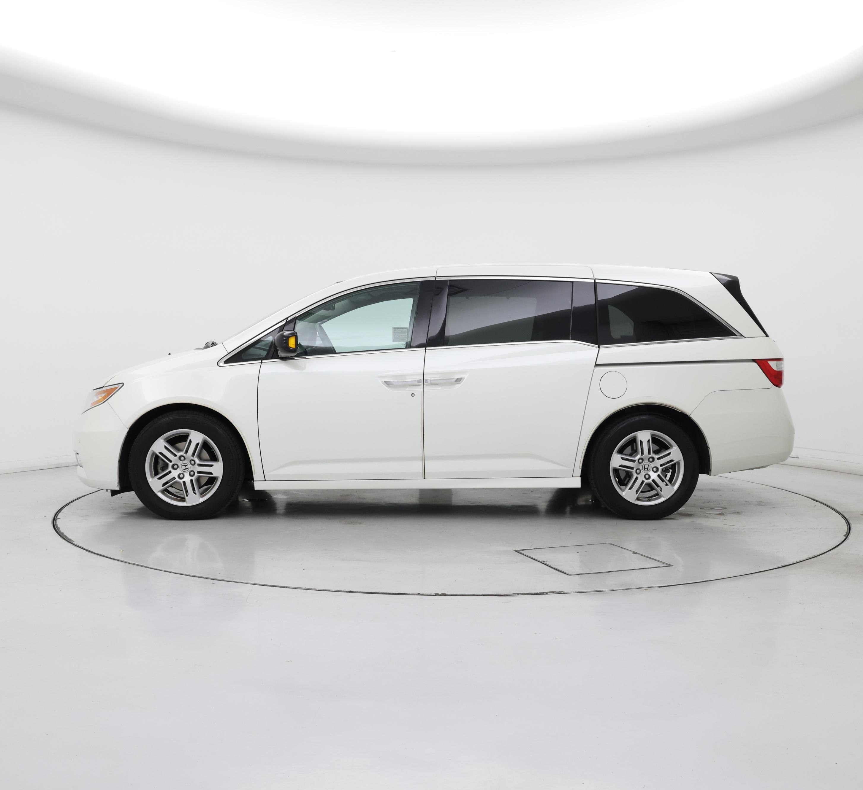 Thumbnail: 2013 Honda Odyssey - 3