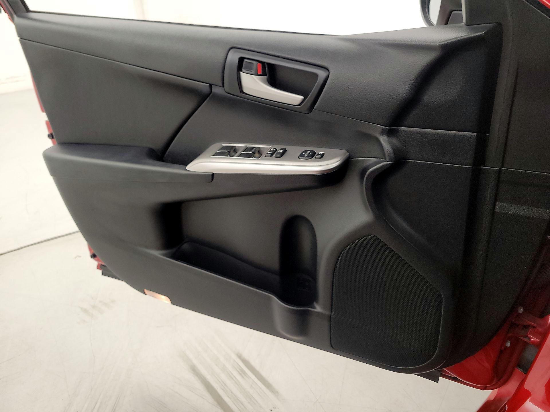Thumbnail: 2013 Toyota Camry - 12