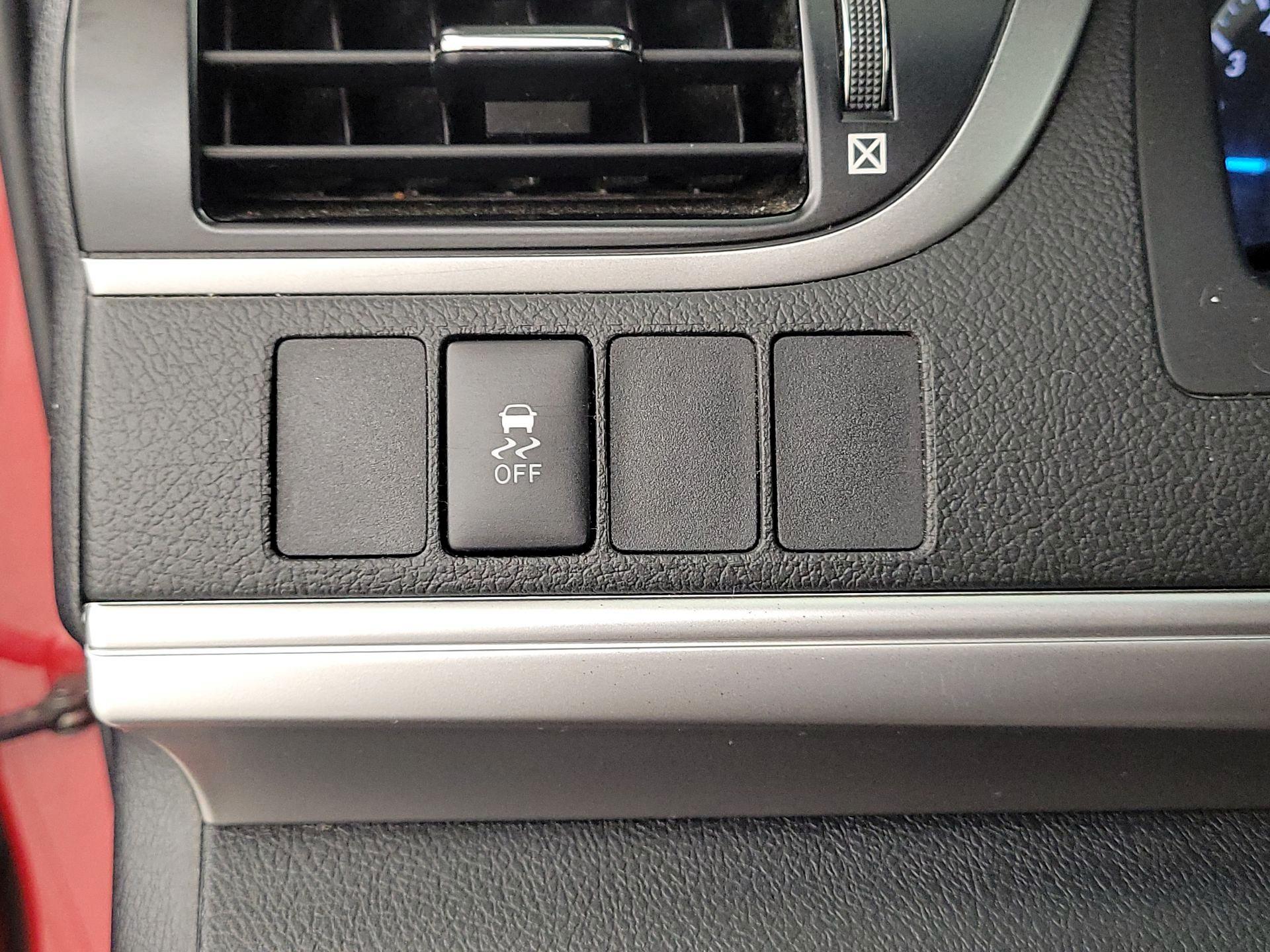 Thumbnail: 2013 Toyota Camry - 13