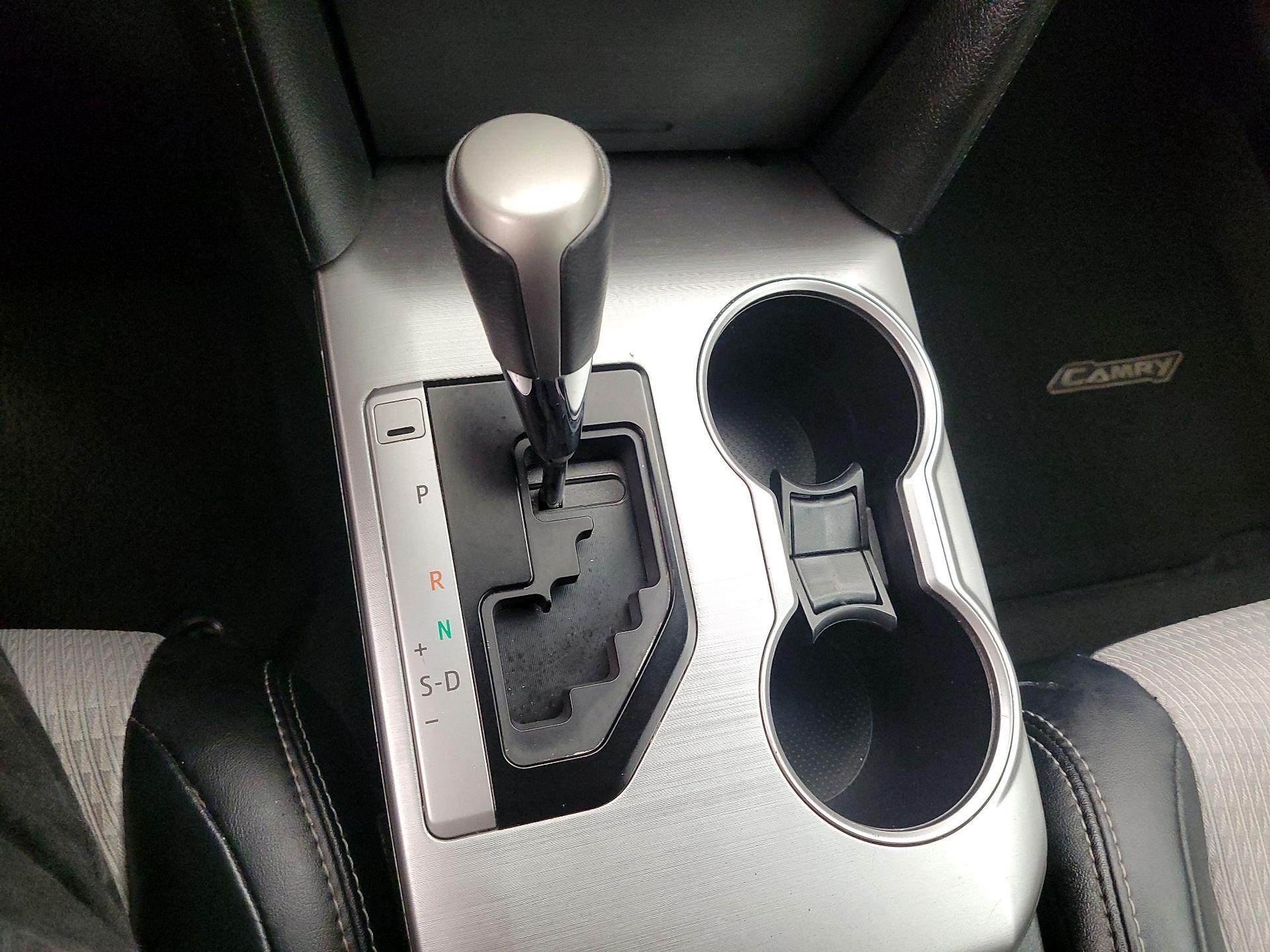 Thumbnail: 2013 Toyota Camry - 16