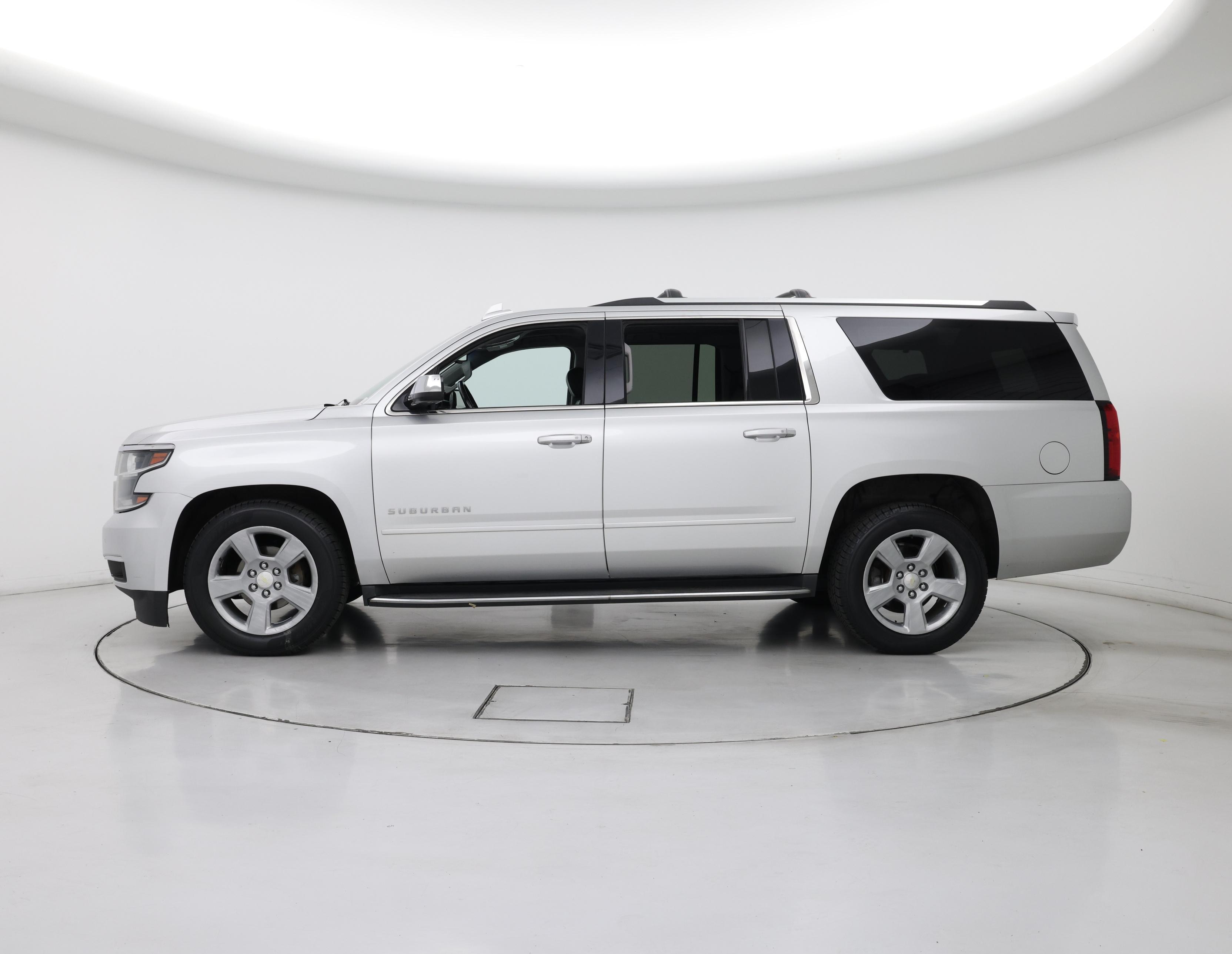 Thumbnail: 2017 Chevrolet Suburban - 3