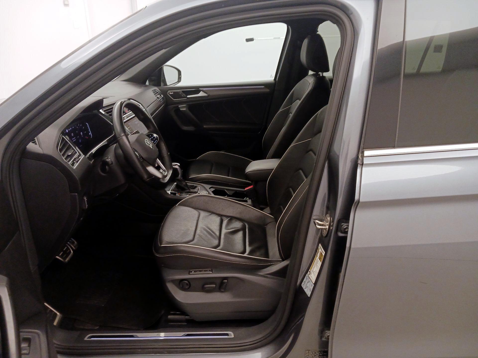 Thumbnail: 2022 Volkswagen Tiguan - 11