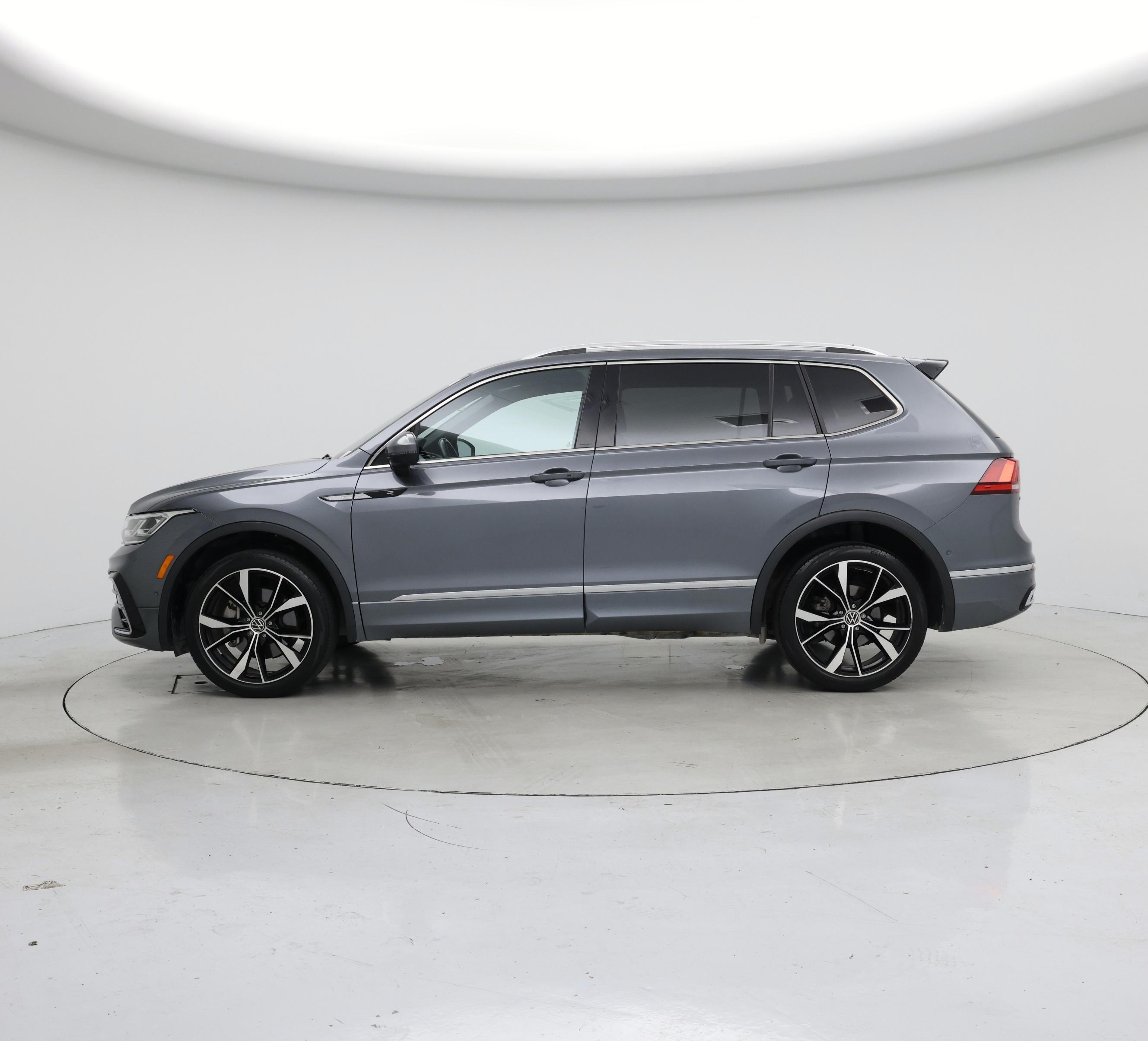 Thumbnail: 2022 Volkswagen Tiguan - 3
