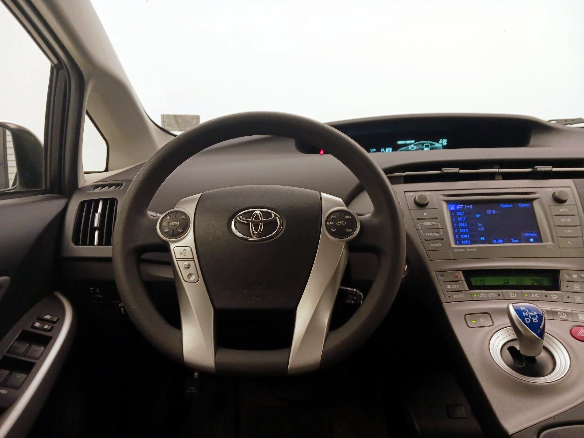 Thumbnail: 2014 Toyota Prius - 10