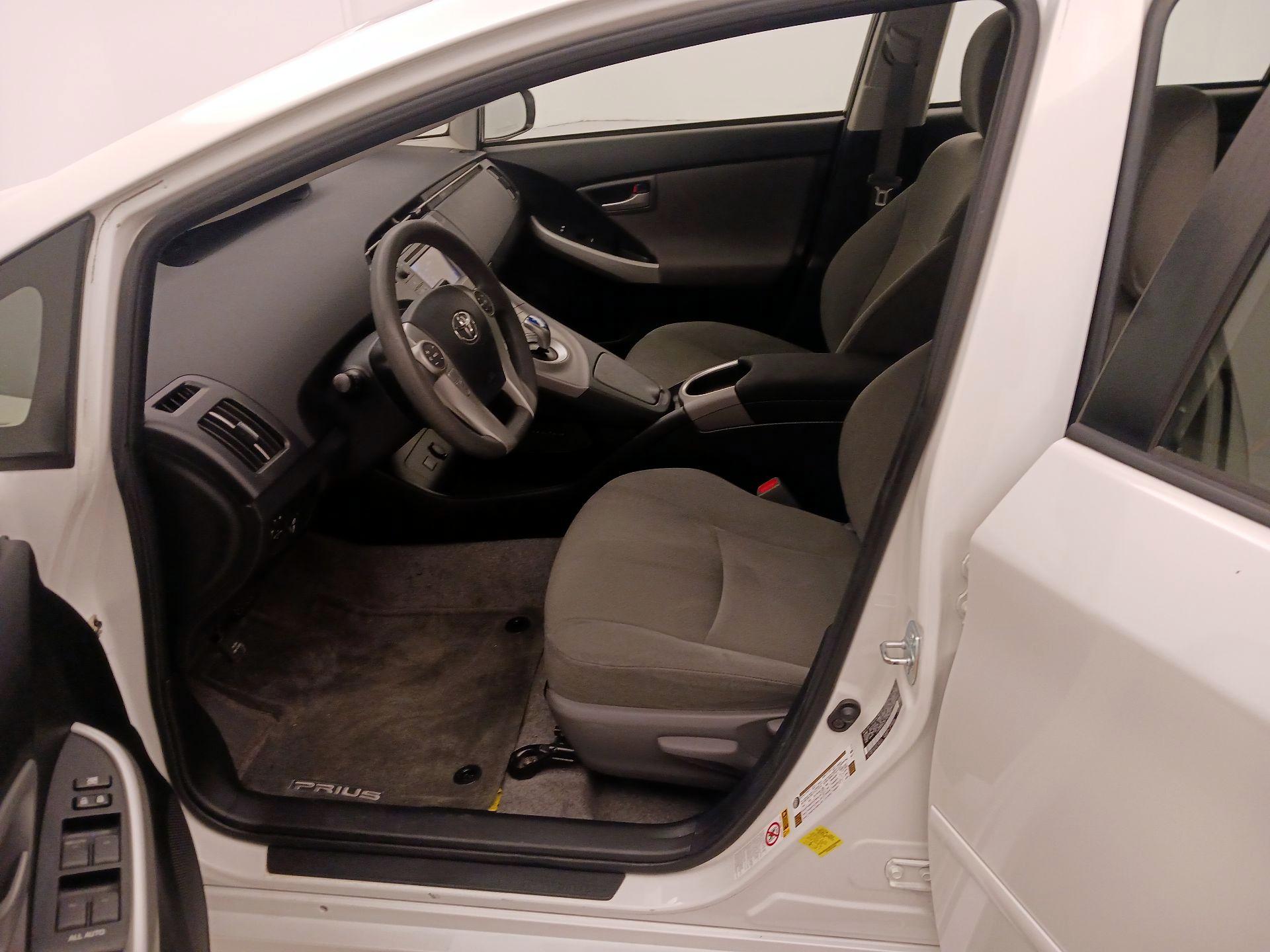 Thumbnail: 2014 Toyota Prius - 11