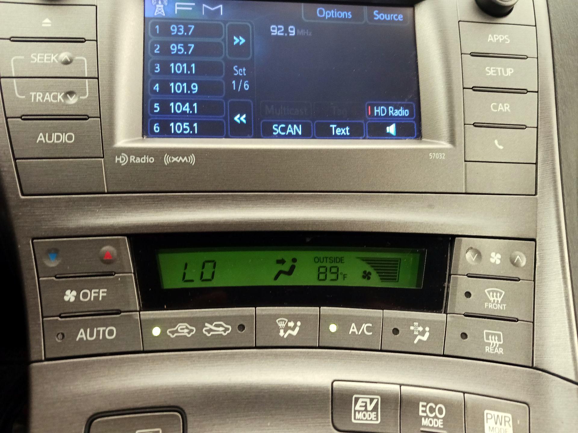 Thumbnail: 2014 Toyota Prius - 16