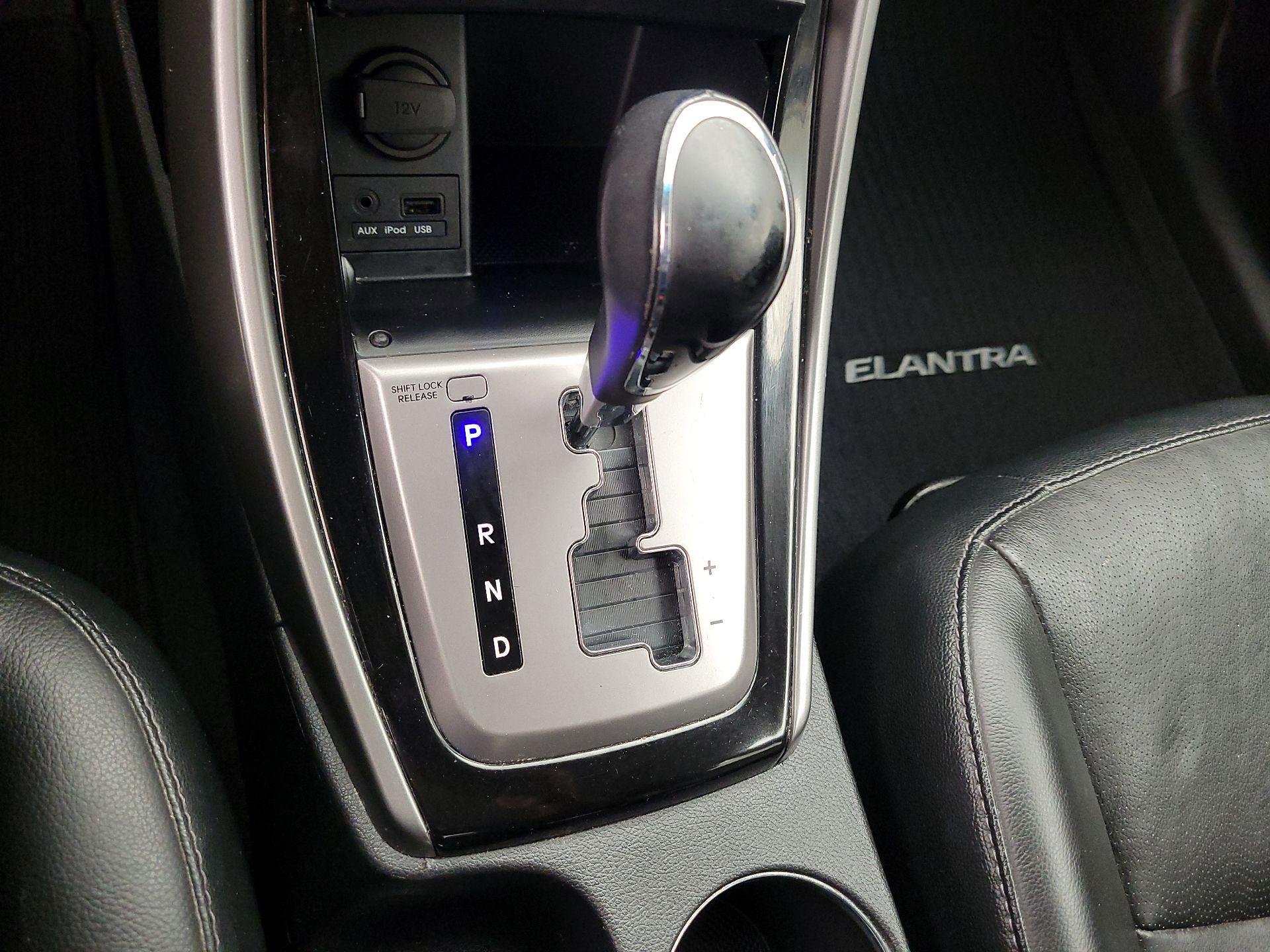 Thumbnail: 2013 Hyundai Elantra - 18