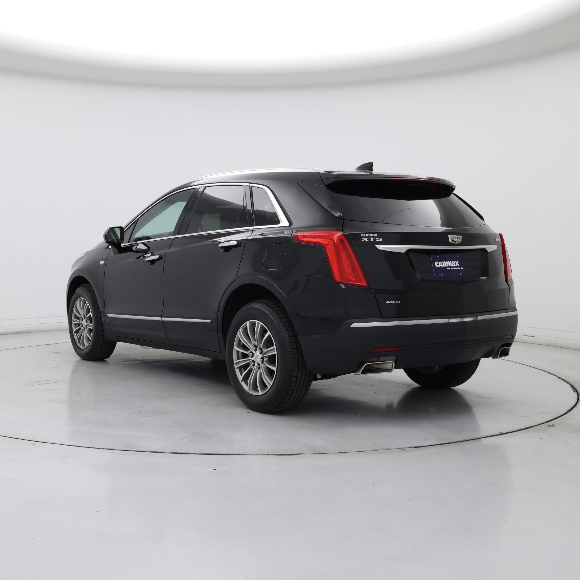 Thumbnail: 2017 Cadillac XT5 - 2