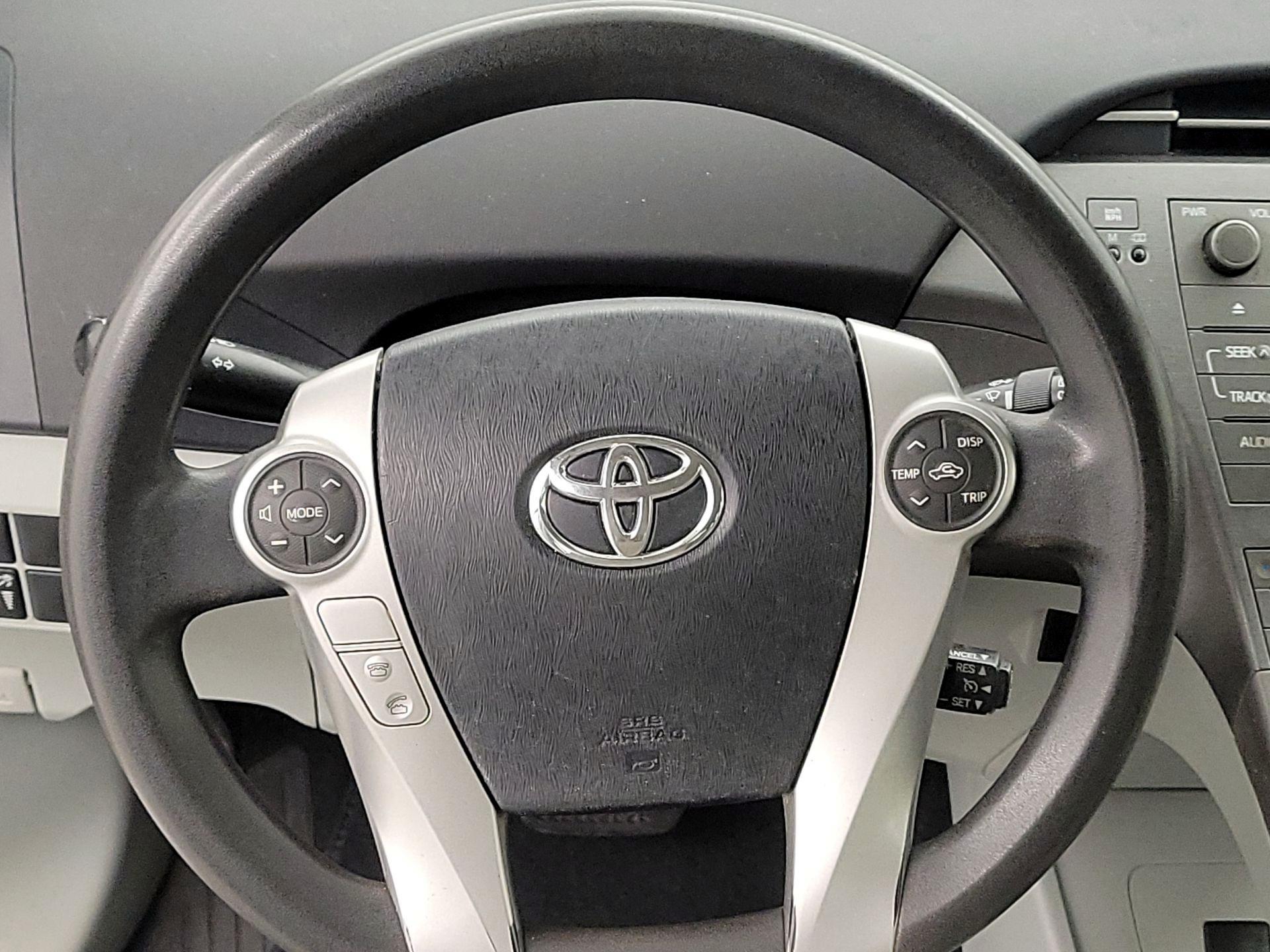 Thumbnail: 2015 Toyota Prius - 10