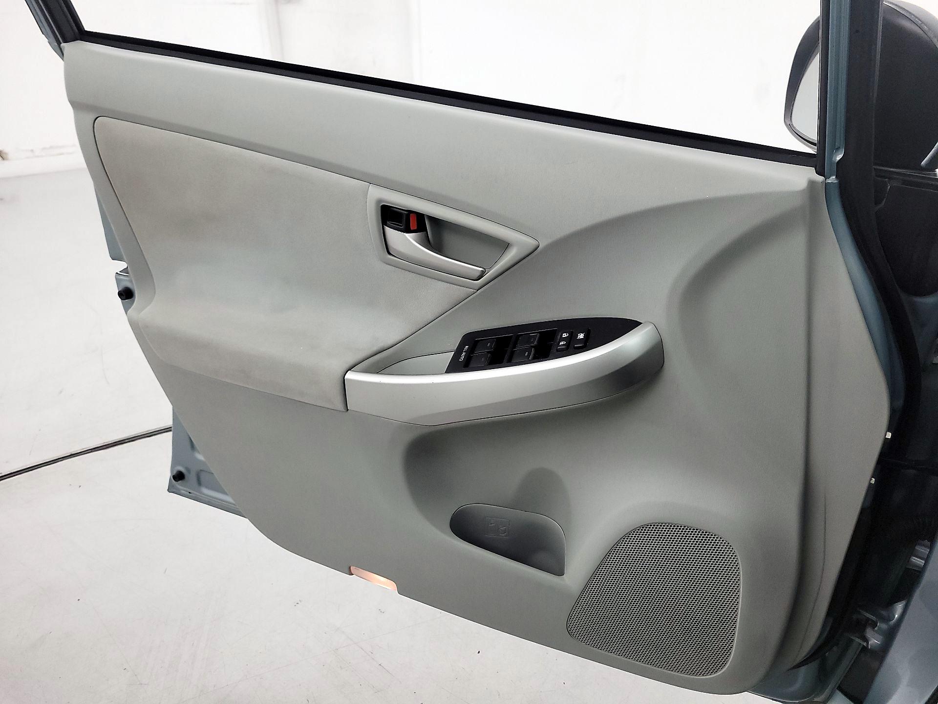 Thumbnail: 2015 Toyota Prius - 12