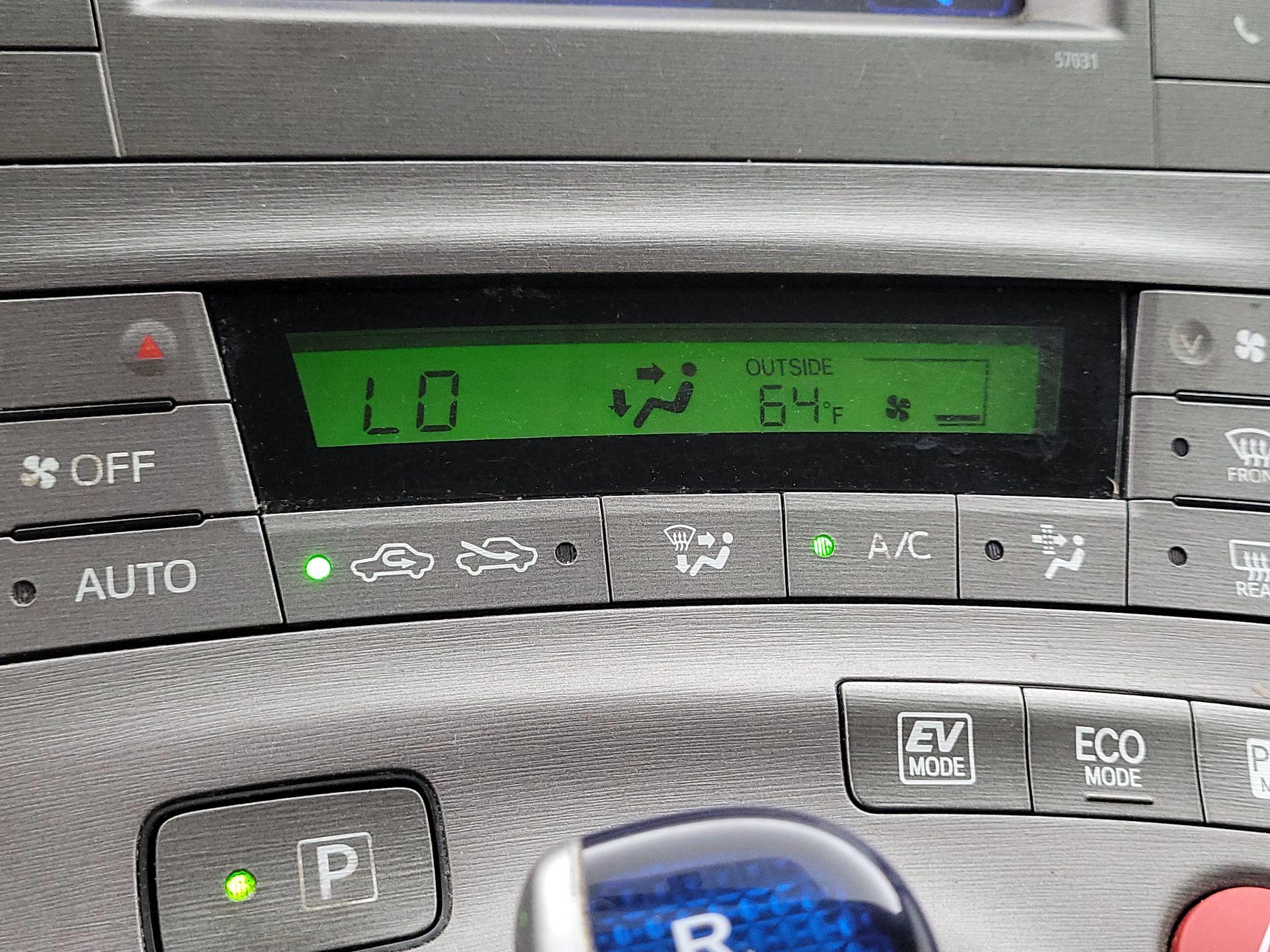 Thumbnail: 2015 Toyota Prius - 16