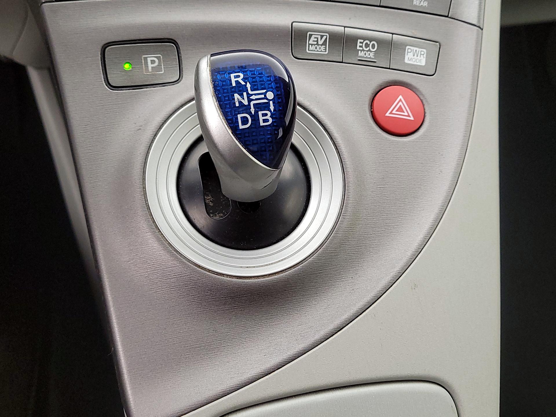 Thumbnail: 2015 Toyota Prius - 17