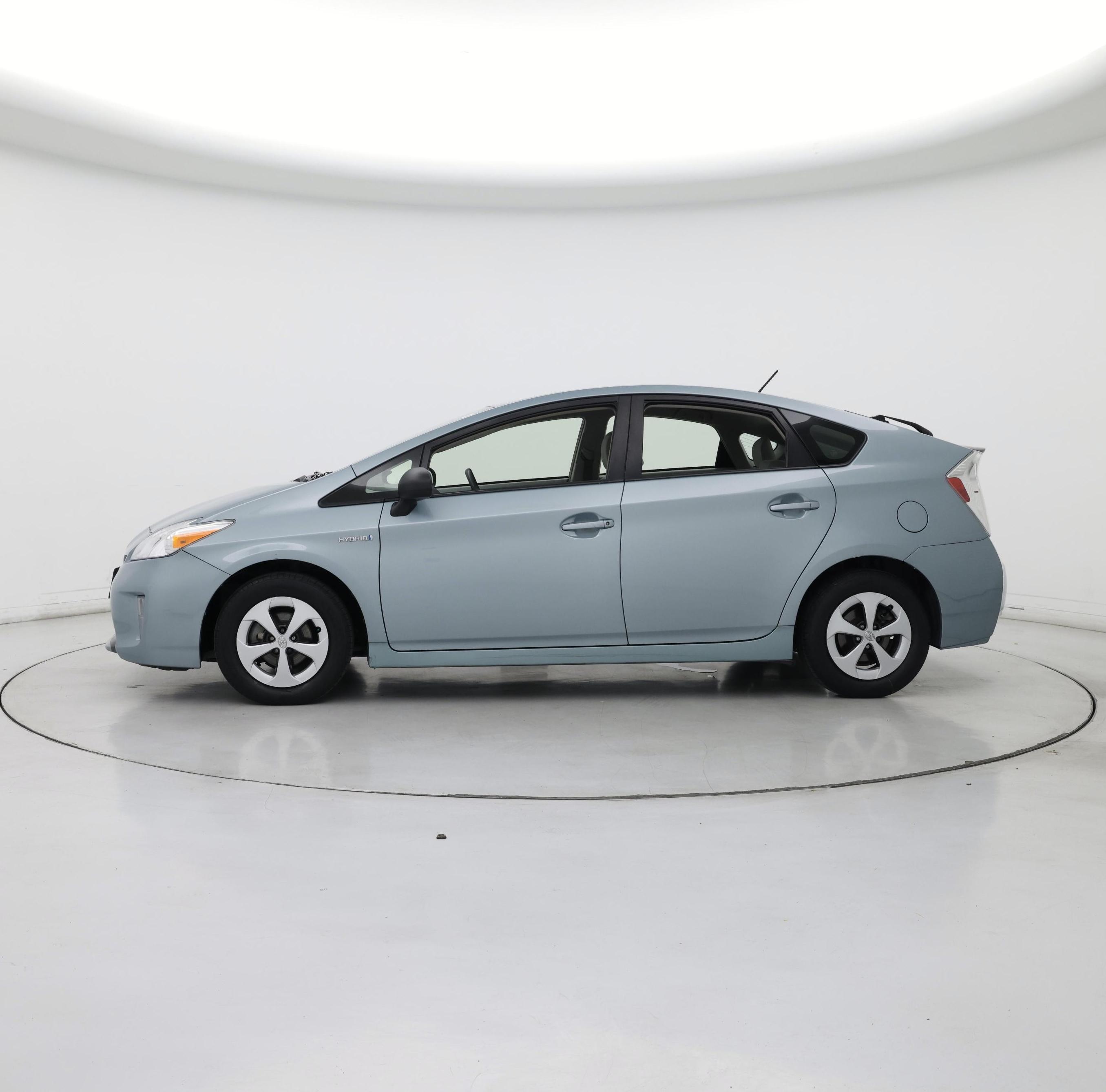 Thumbnail: 2015 Toyota Prius - 3