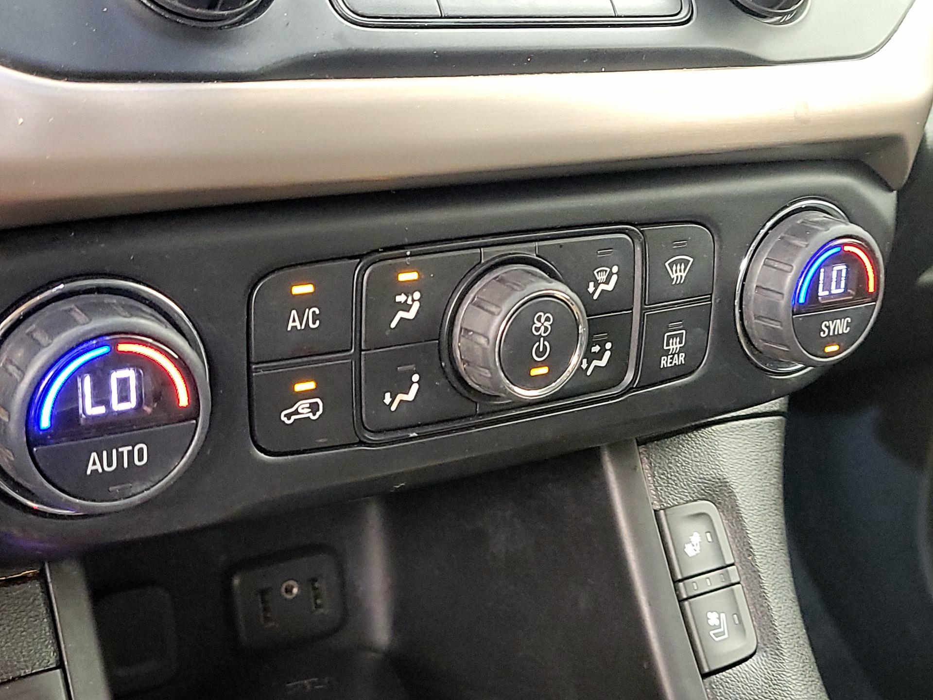 Thumbnail: 2019 GMC Acadia - 16