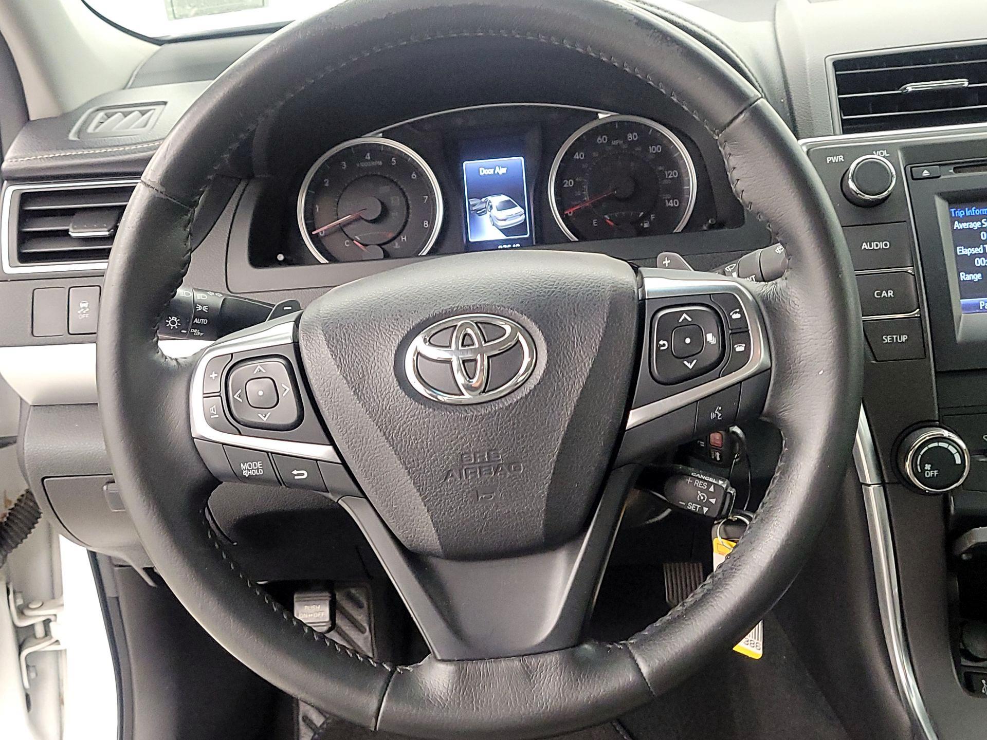 Thumbnail: 2016 Toyota Camry - 10