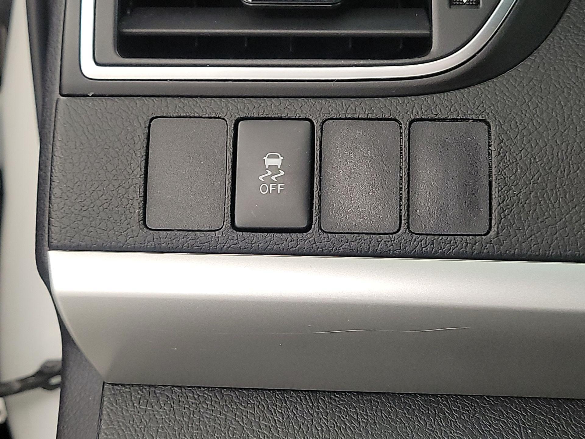 Thumbnail: 2016 Toyota Camry - 13