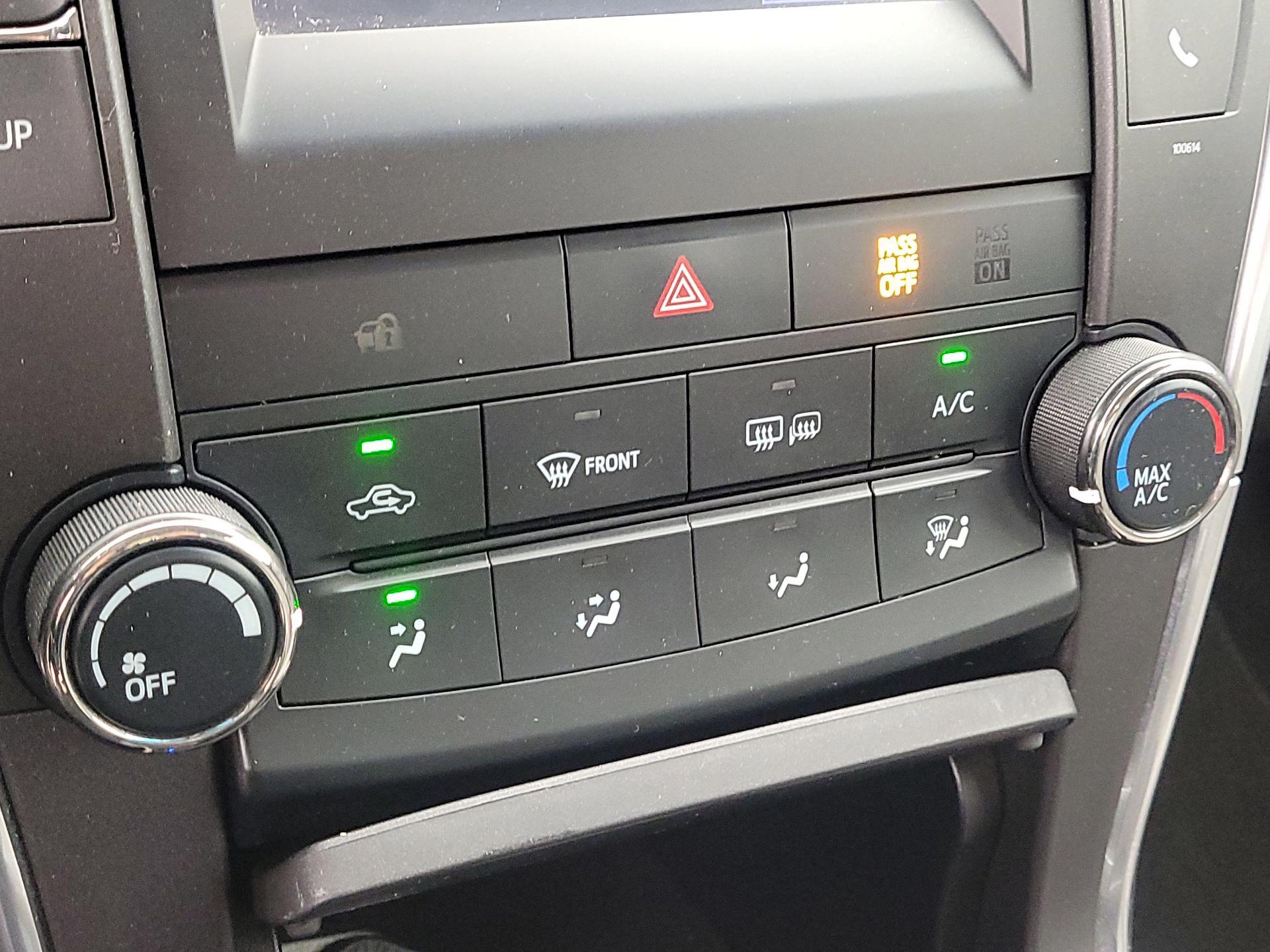 Thumbnail: 2016 Toyota Camry - 16