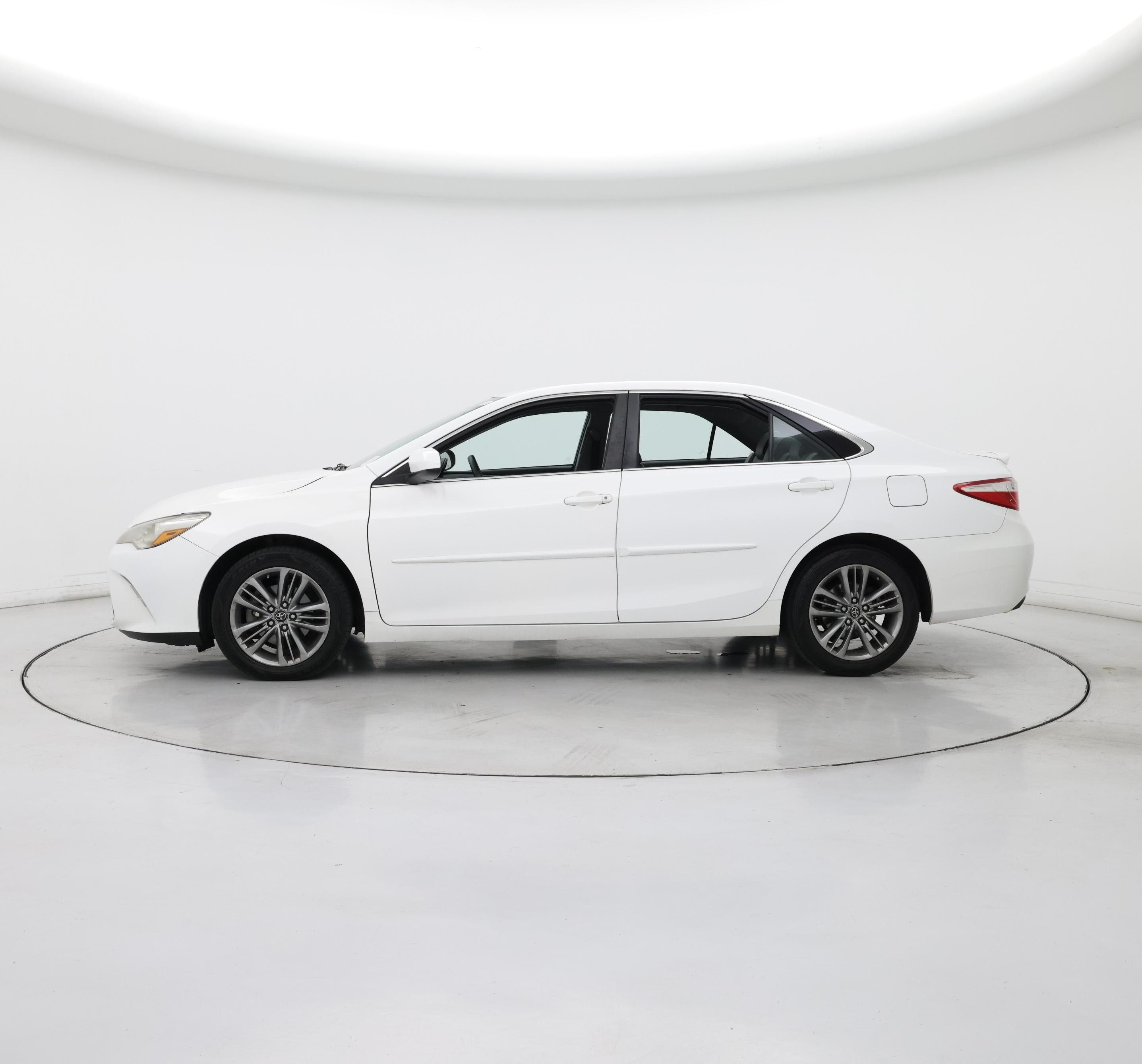 Thumbnail: 2016 Toyota Camry - 3