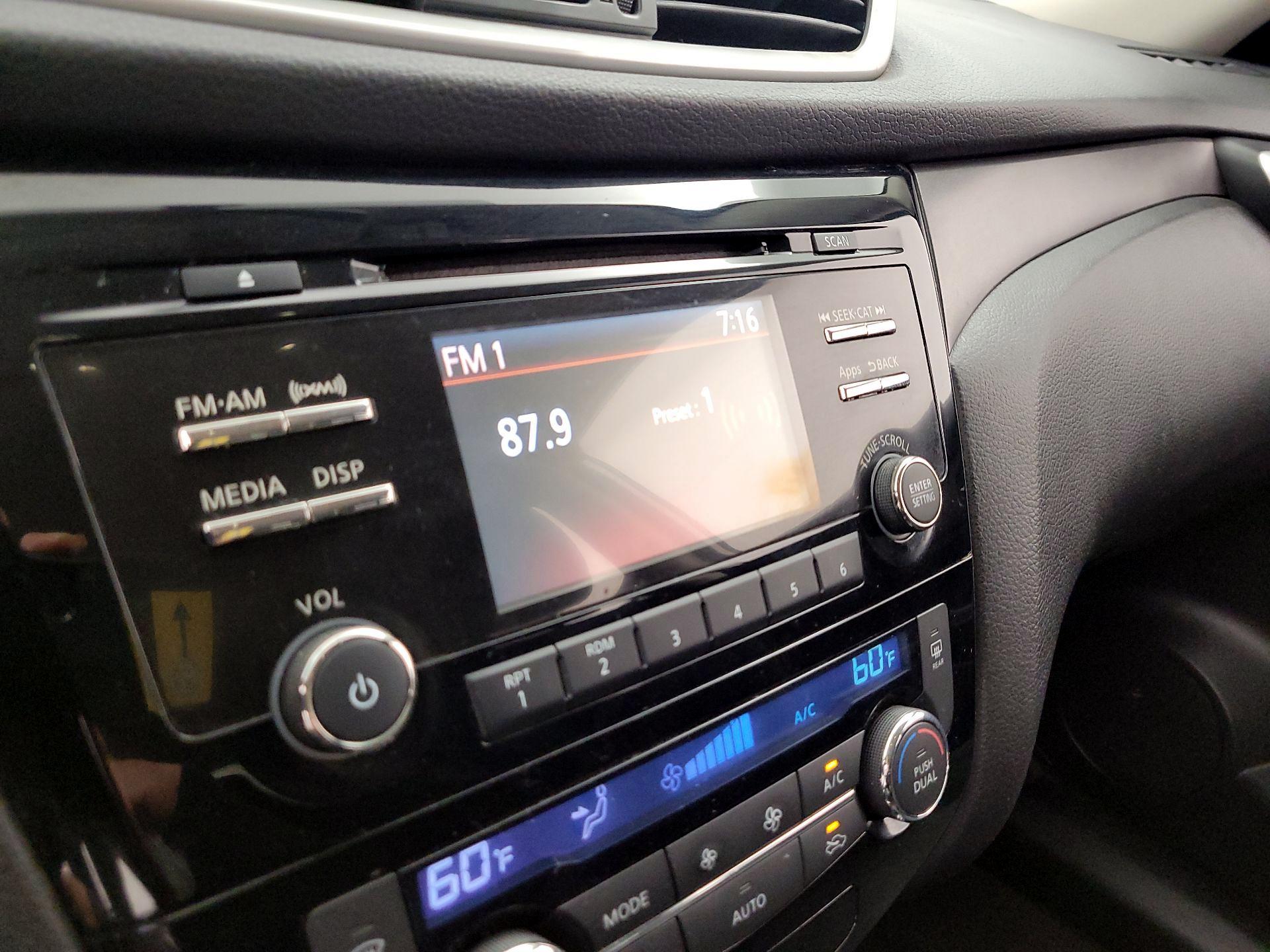 Thumbnail: 2016 Nissan Rogue - 15