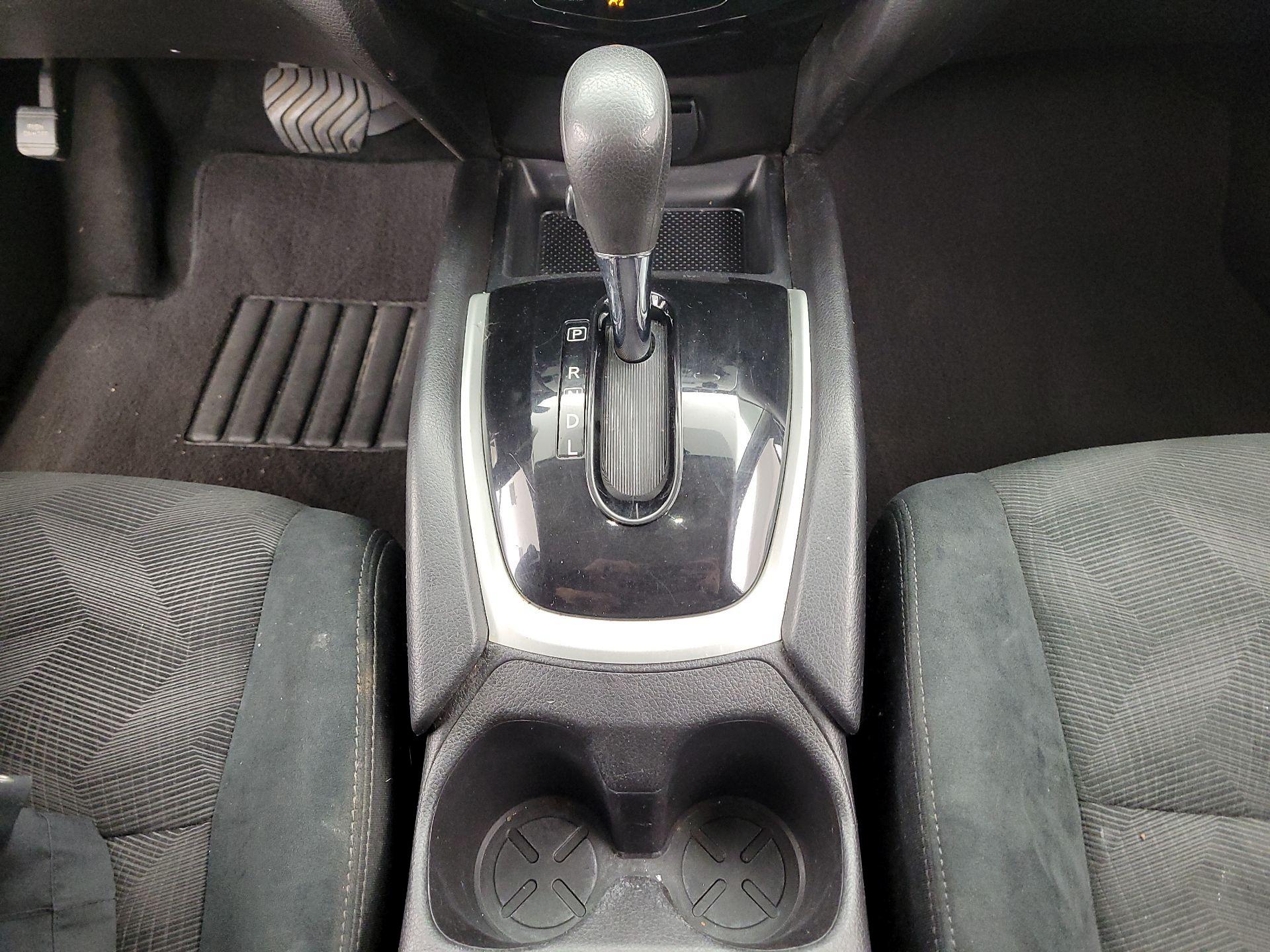 Thumbnail: 2016 Nissan Rogue - 17