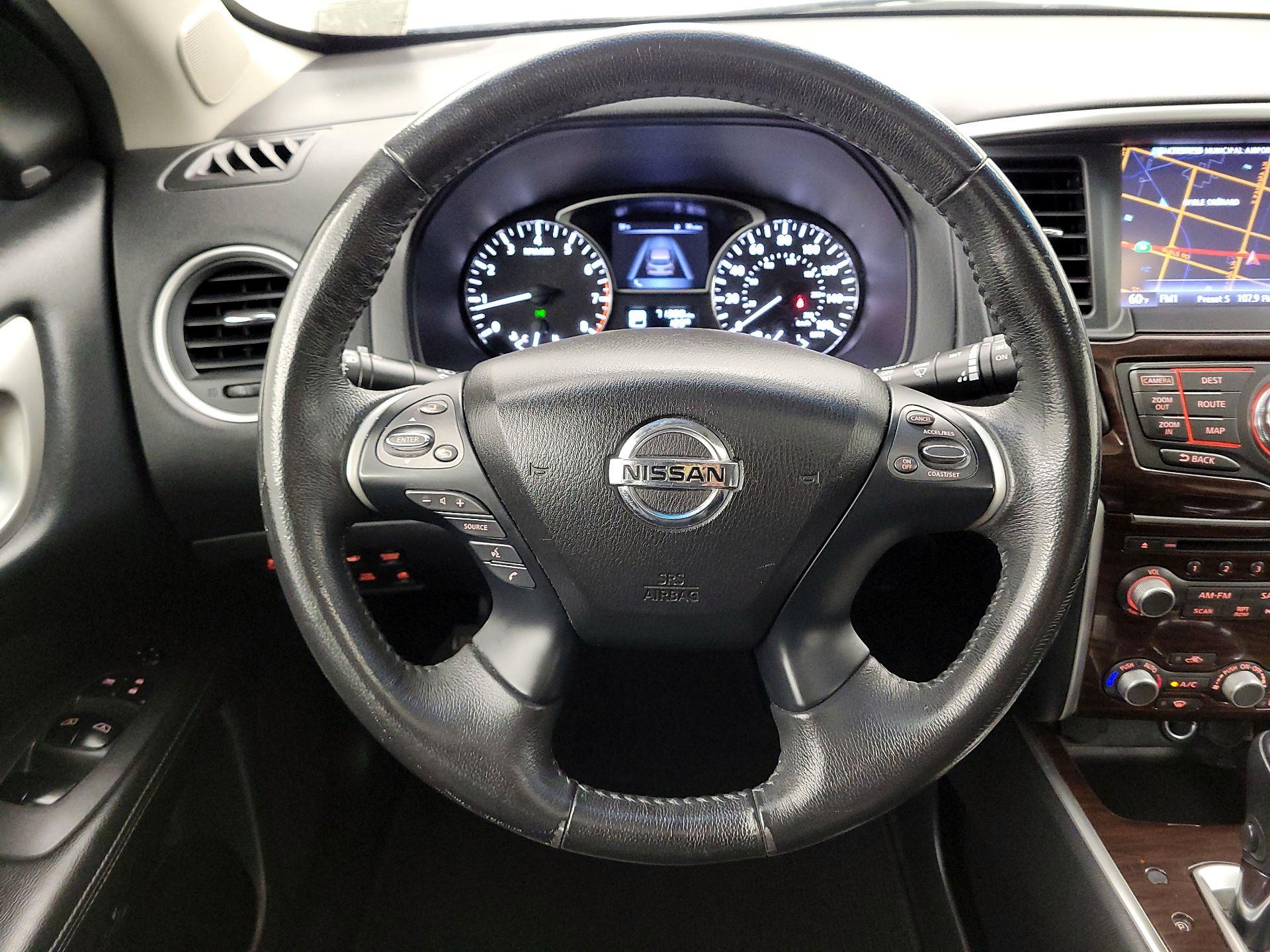 Thumbnail: 2015 Nissan Pathfinder - 10