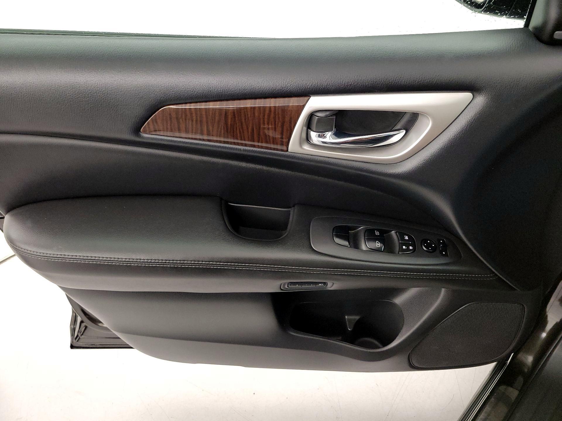 Thumbnail: 2015 Nissan Pathfinder - 12