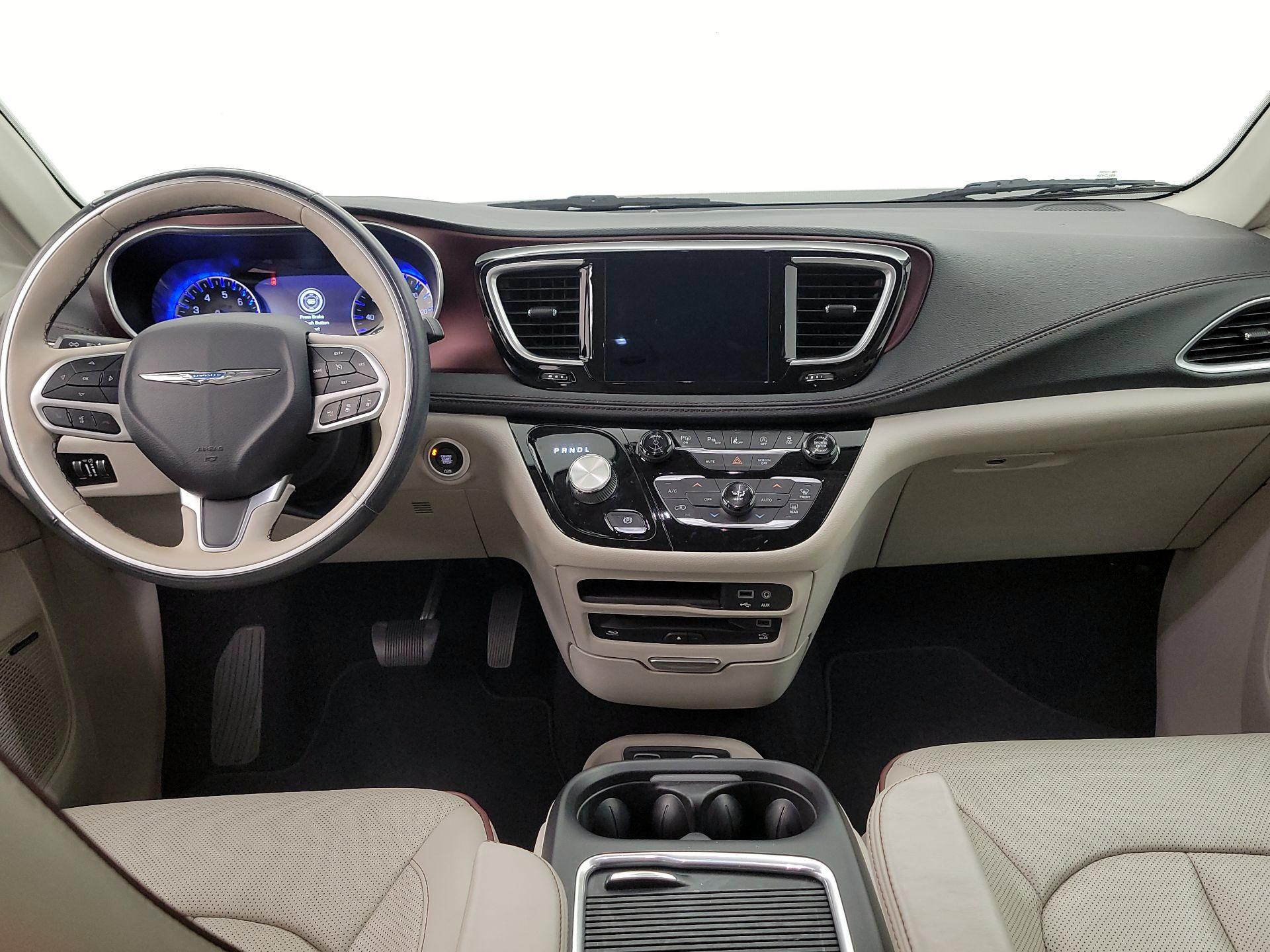 Thumbnail: 2018 Chrysler Pacifica - 9