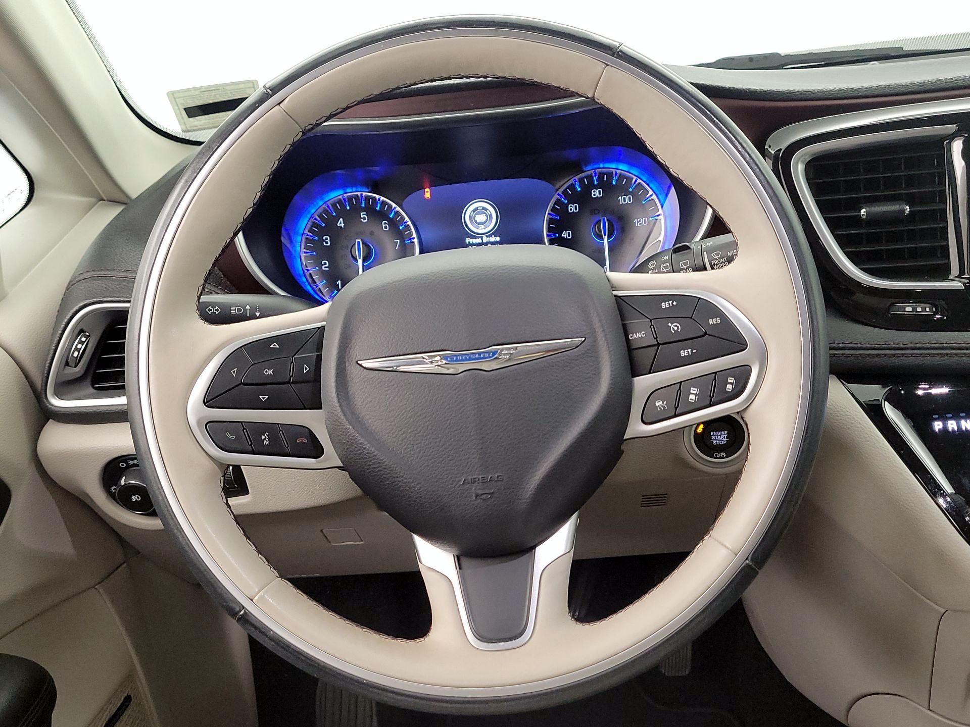 Thumbnail: 2018 Chrysler Pacifica - 10