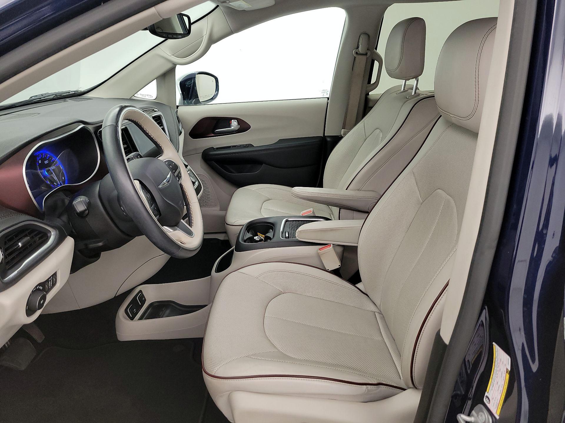 Thumbnail: 2018 Chrysler Pacifica - 11