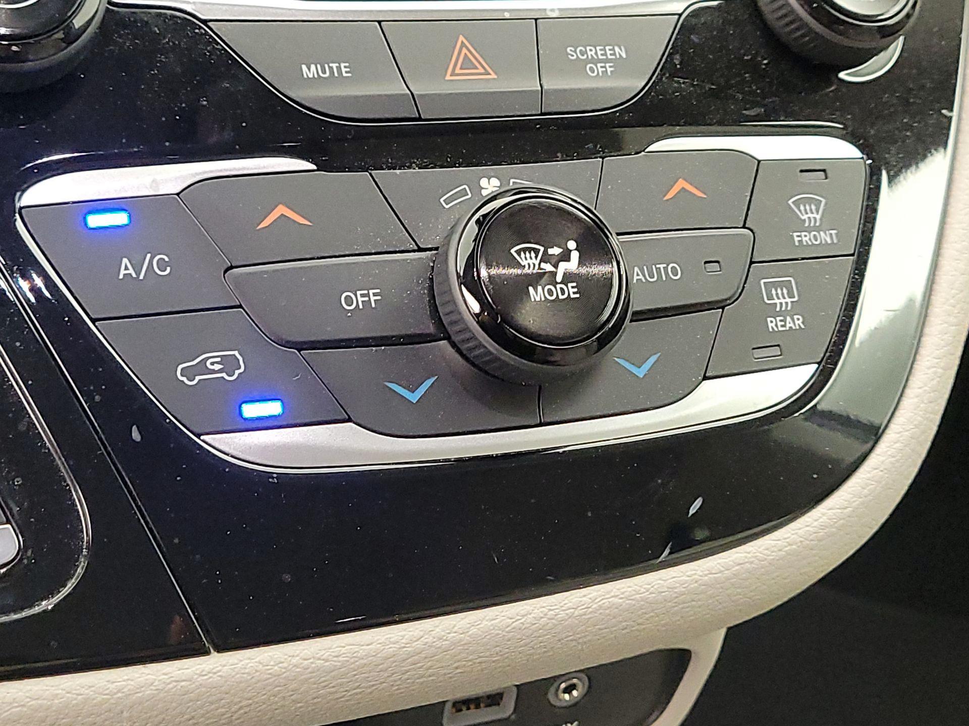 Thumbnail: 2018 Chrysler Pacifica - 17