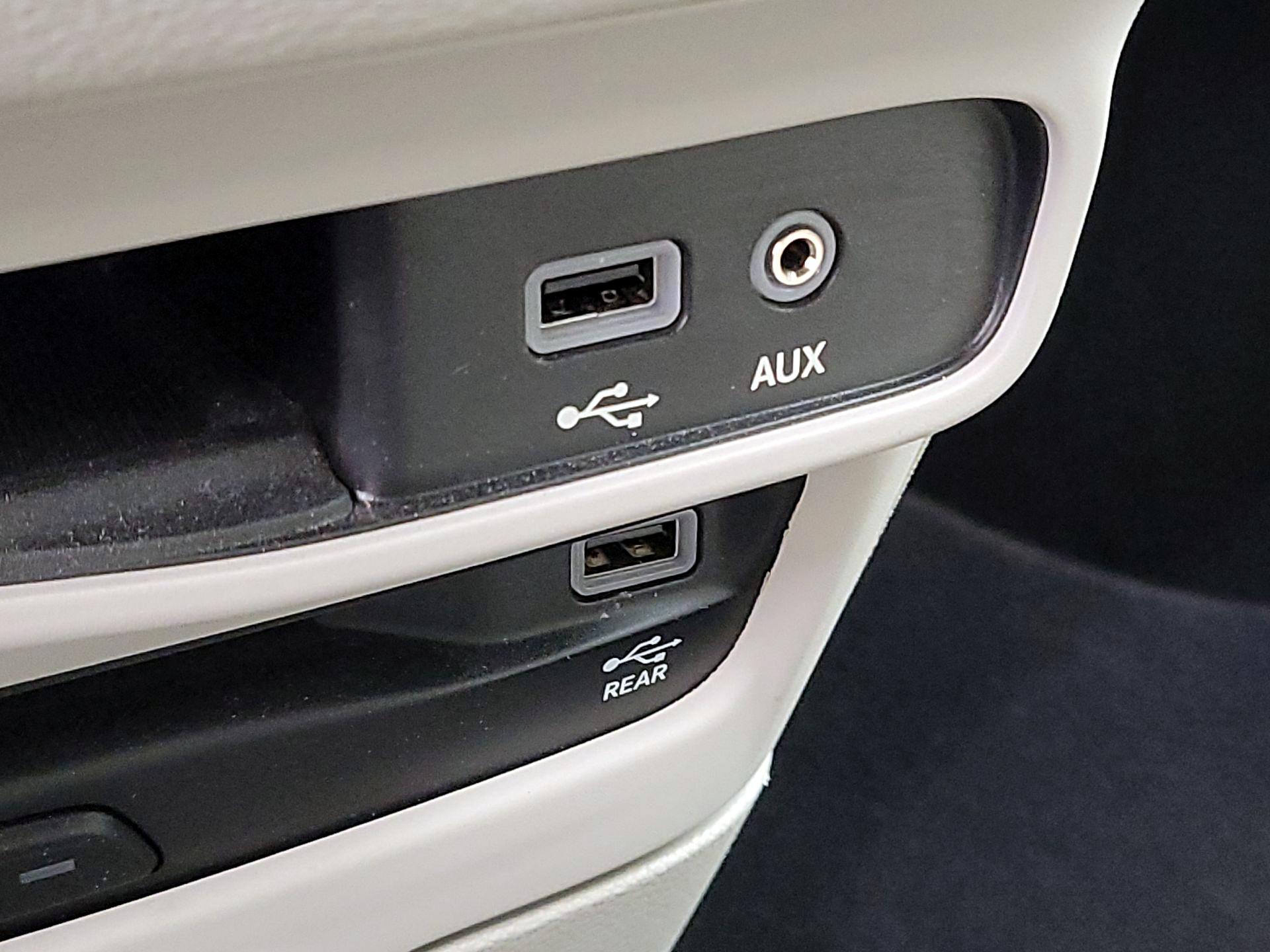 Thumbnail: 2018 Chrysler Pacifica - 19