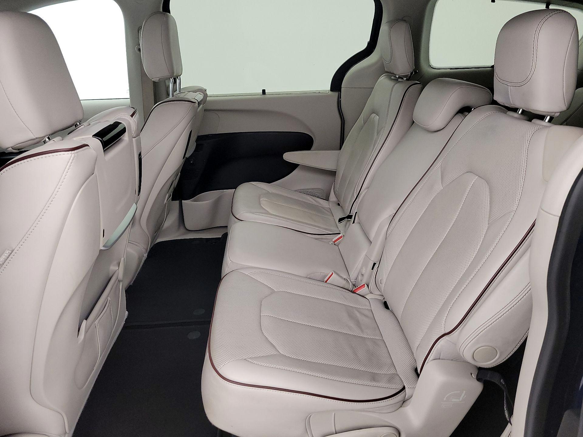Thumbnail: 2018 Chrysler Pacifica - 20