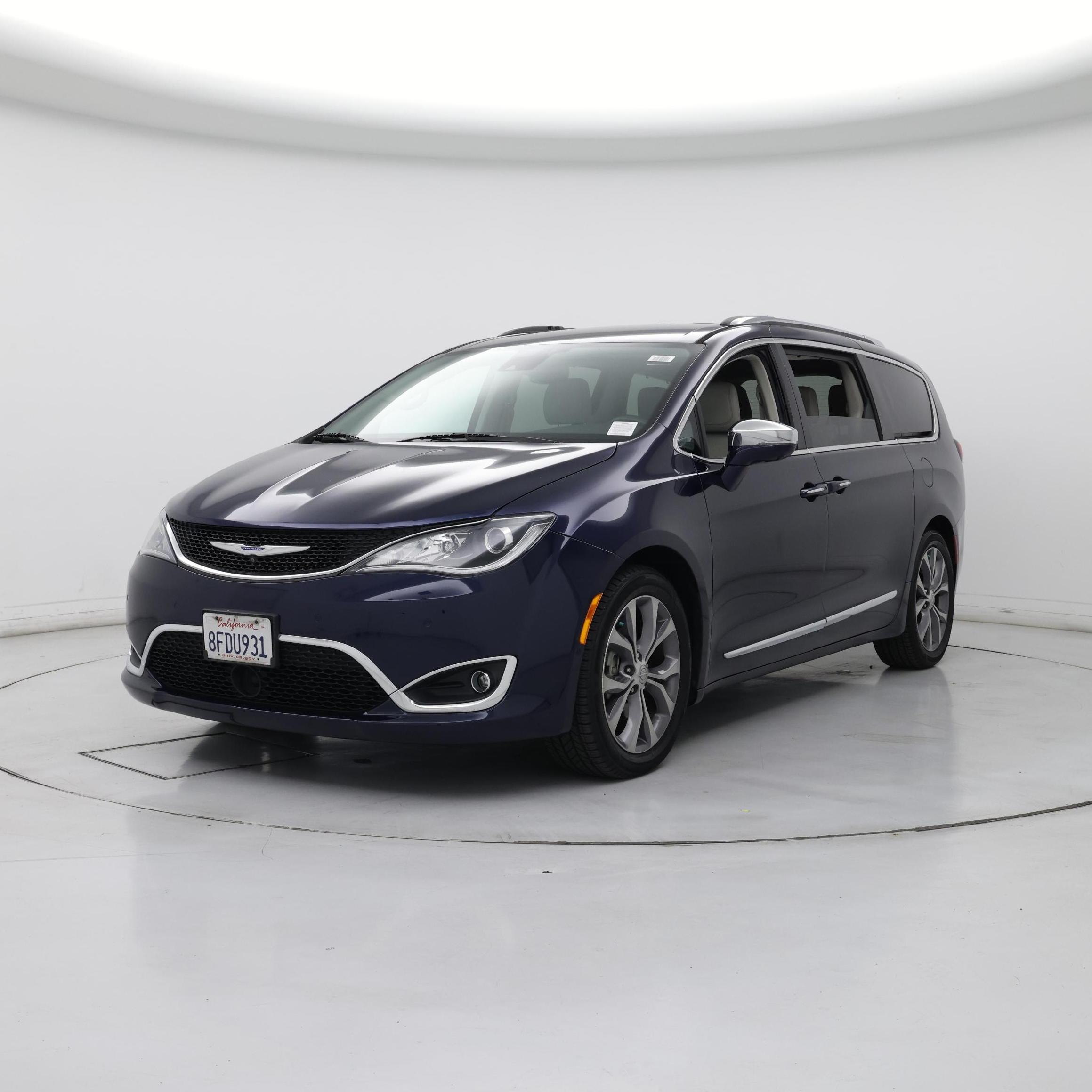 Thumbnail: 2018 Chrysler Pacifica - 4