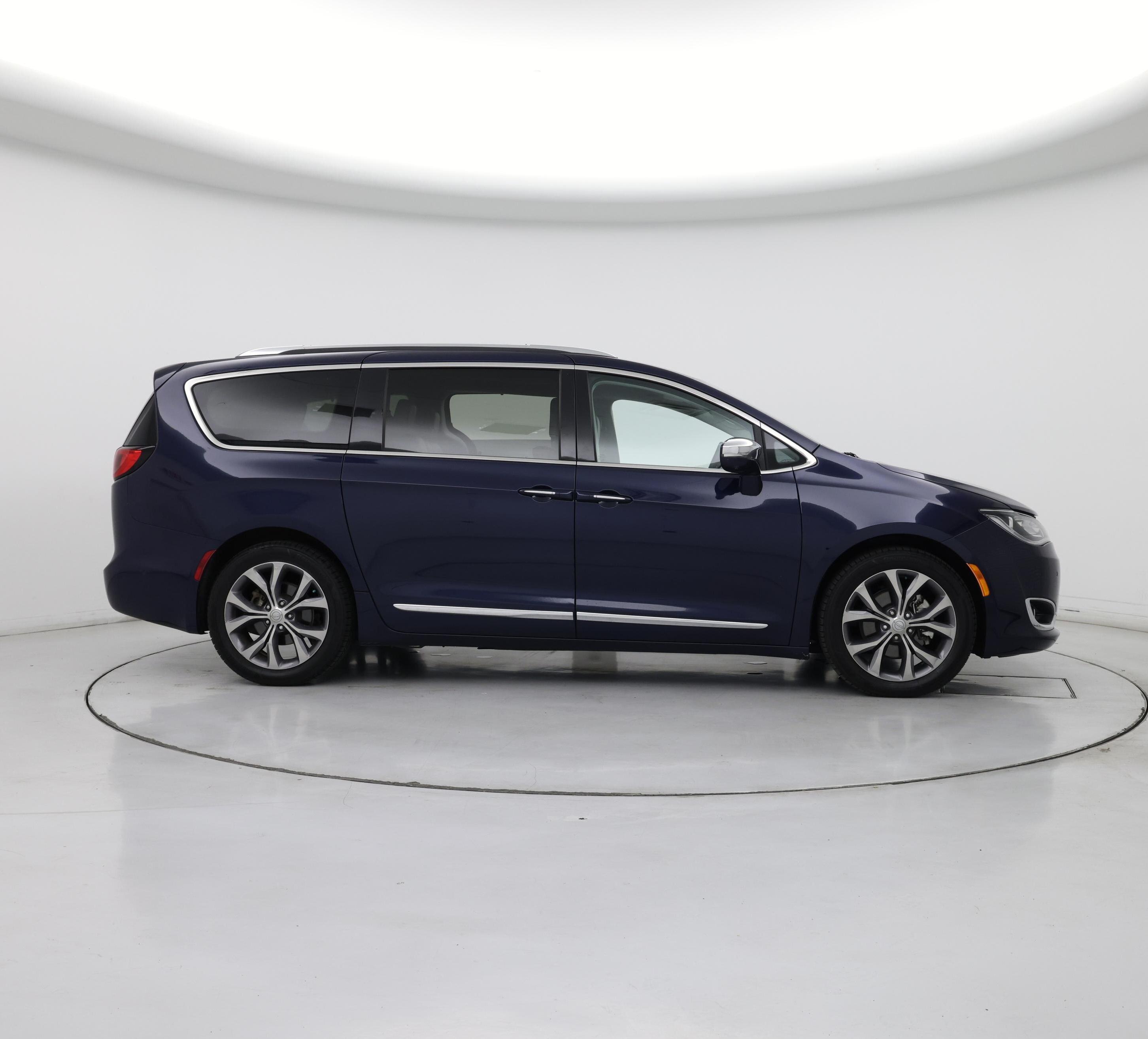 Thumbnail: 2018 Chrysler Pacifica - 7
