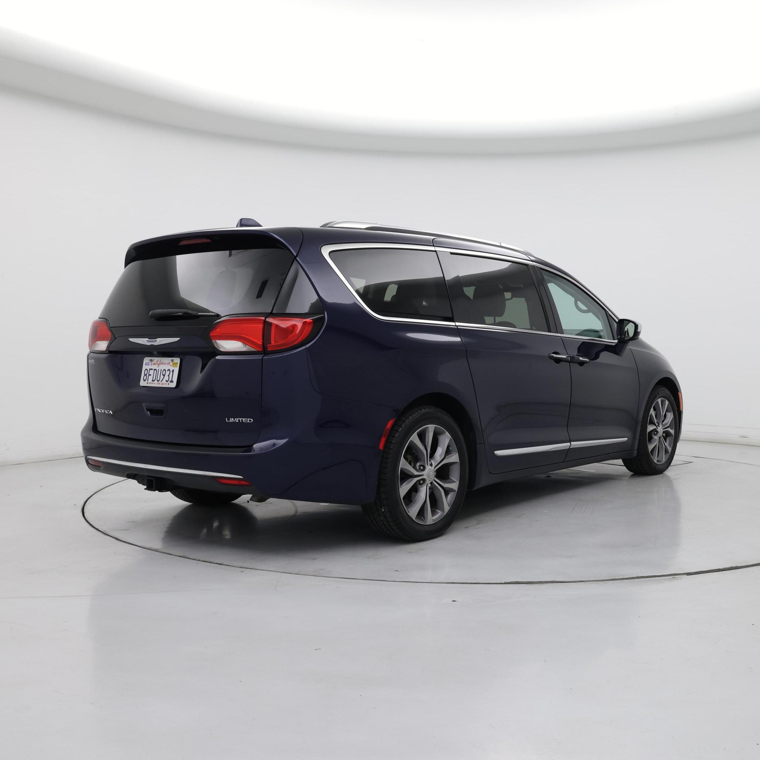 Thumbnail: 2018 Chrysler Pacifica - 8