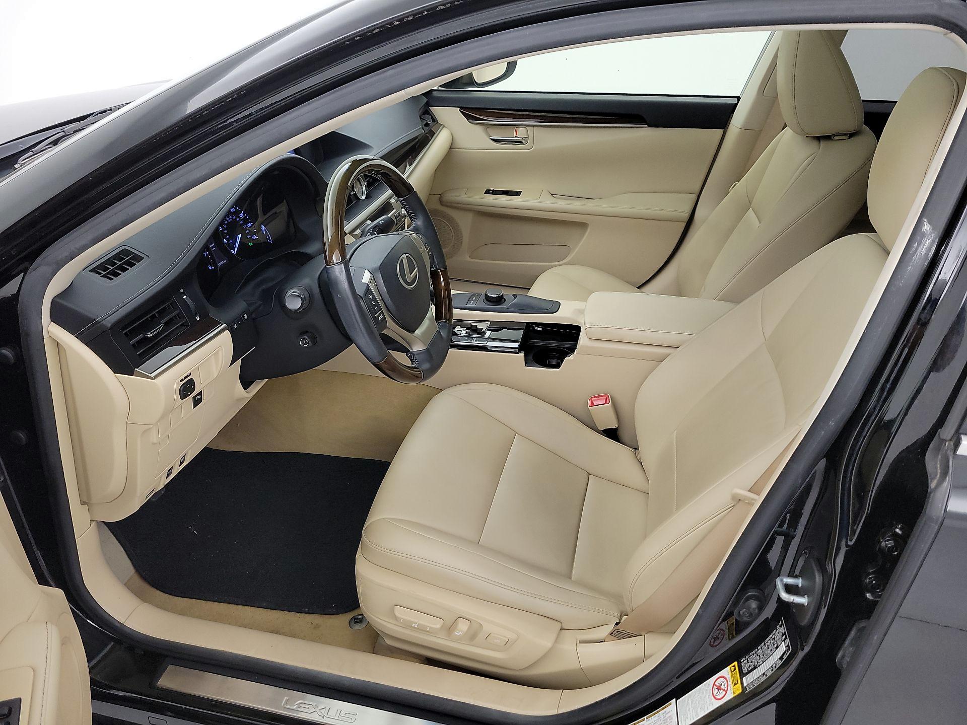 Thumbnail: 2013 Lexus ES - 11