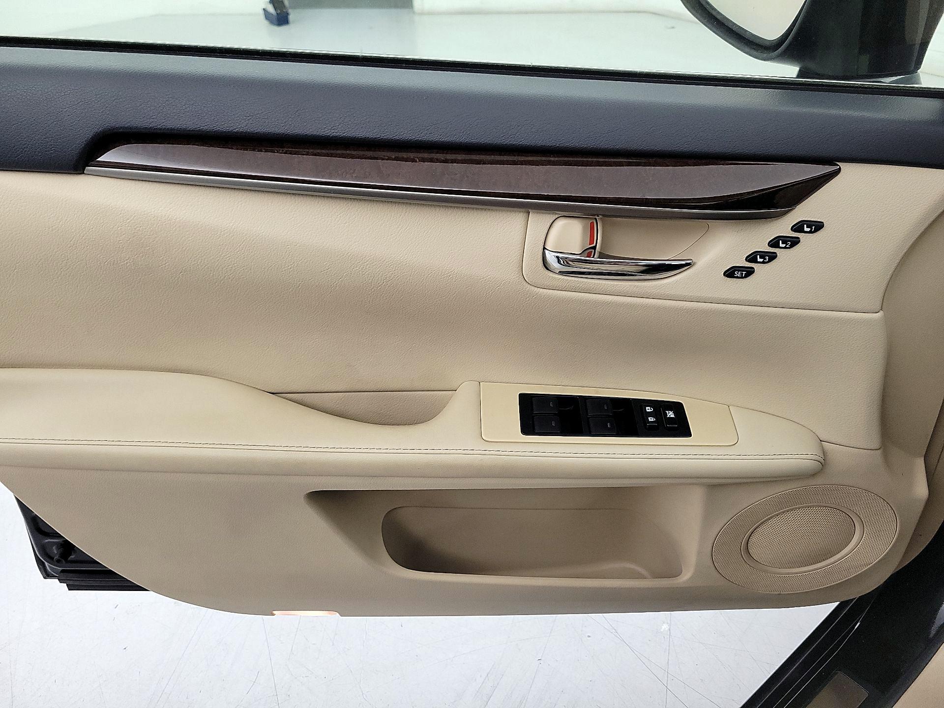 Thumbnail: 2013 Lexus ES - 12