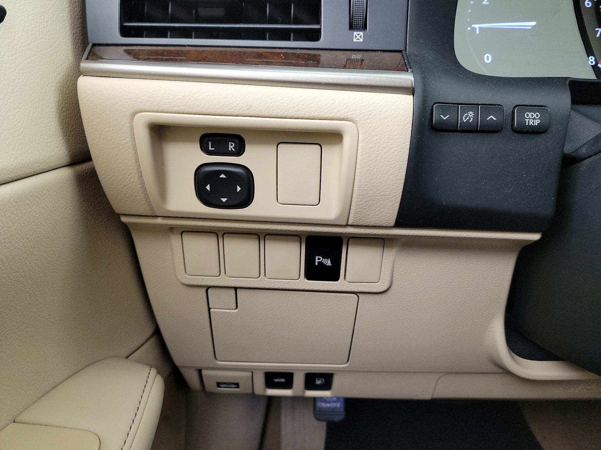 Thumbnail: 2013 Lexus ES - 13