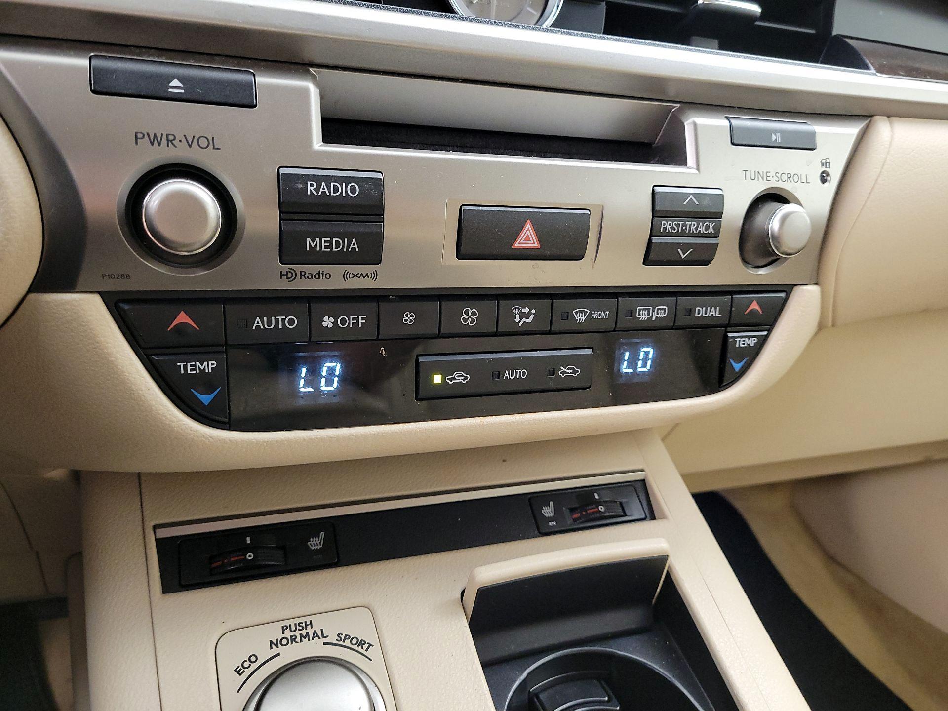 Thumbnail: 2013 Lexus ES - 16